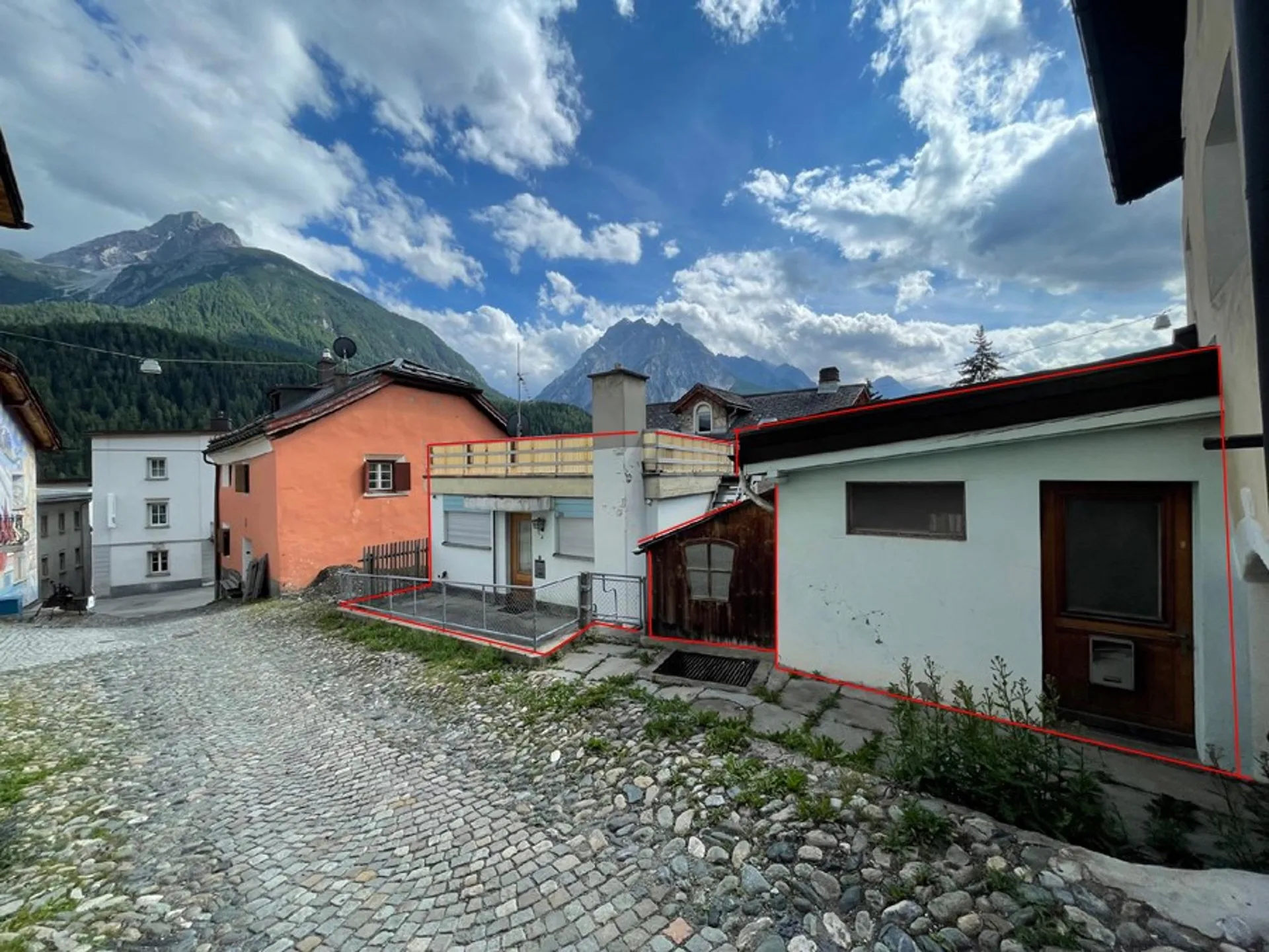 Objets de rénovation avec terrasse dans le pittoresque Scuol