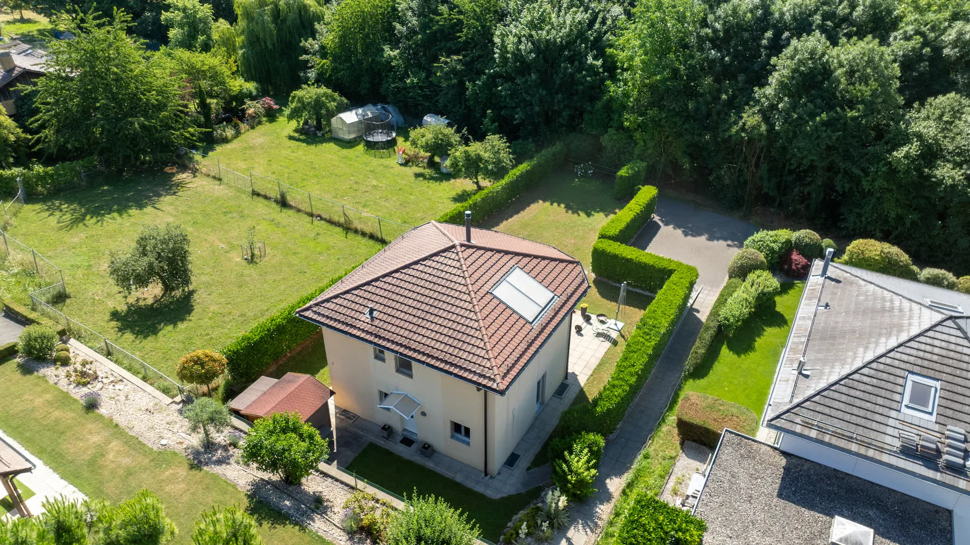 Charmanter individueller Villenbau zwischen See und Weinbergen