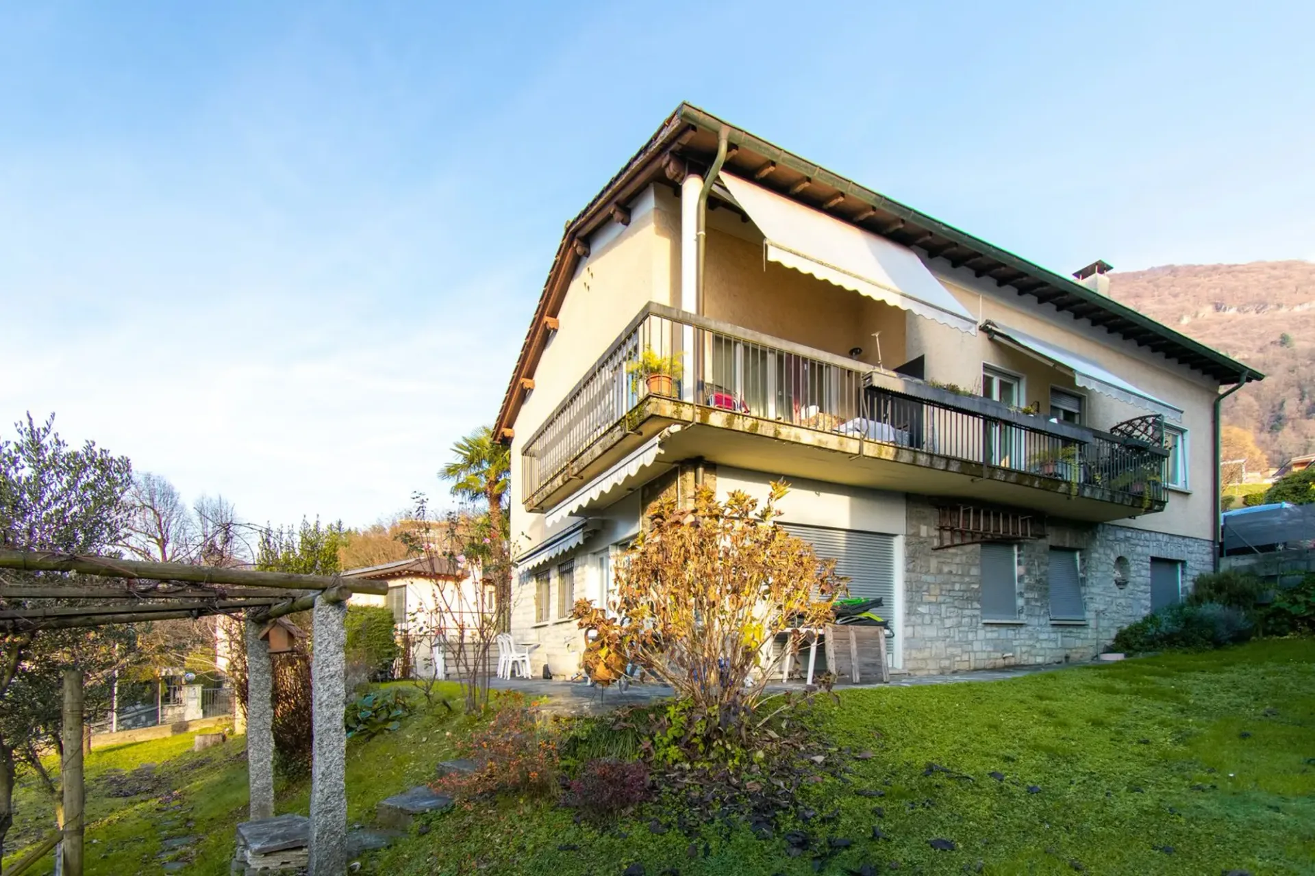 Maison indépendante avec jardin et espaces à valoriser