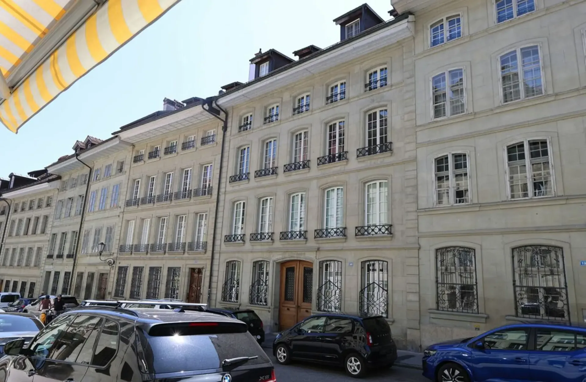 Geräumige 4-Zimmer-Wohnung im letzten Stock eines historischen Gebäudes