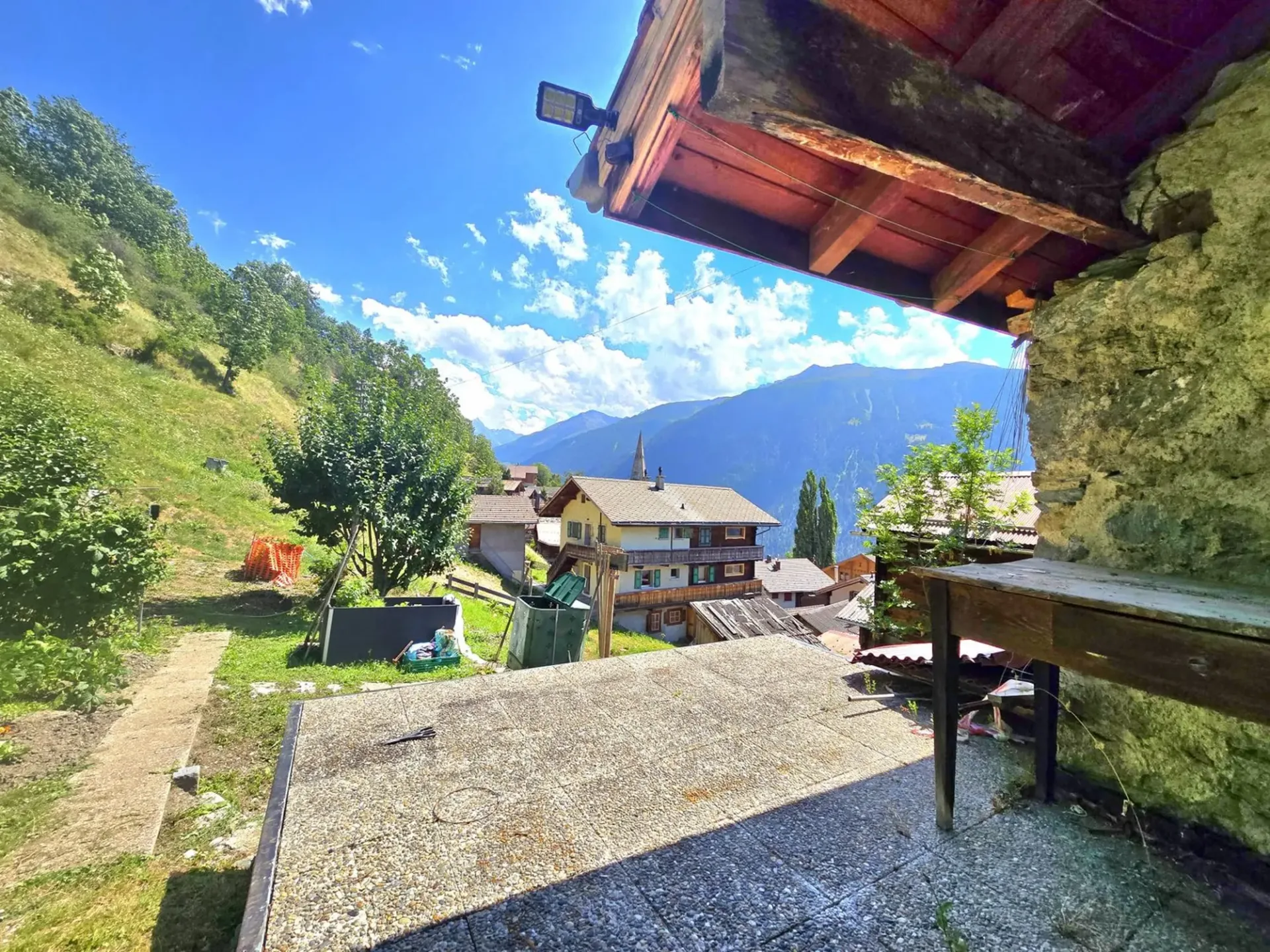 Echtes Dorfhaus mit 2 Wohnungen zur Renovierung in St-Martin (Val d’Hérens)