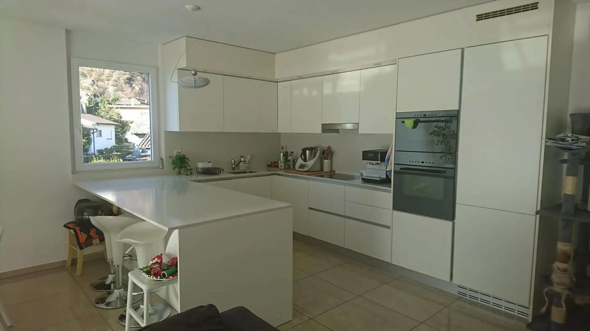 Sofort verfügbar, moderne und komfortable 4.5-Zimmer-Dachwohnung.