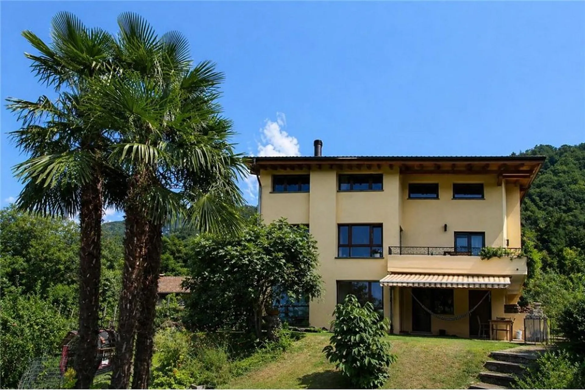 Ampia casa unifamiliare nel verde