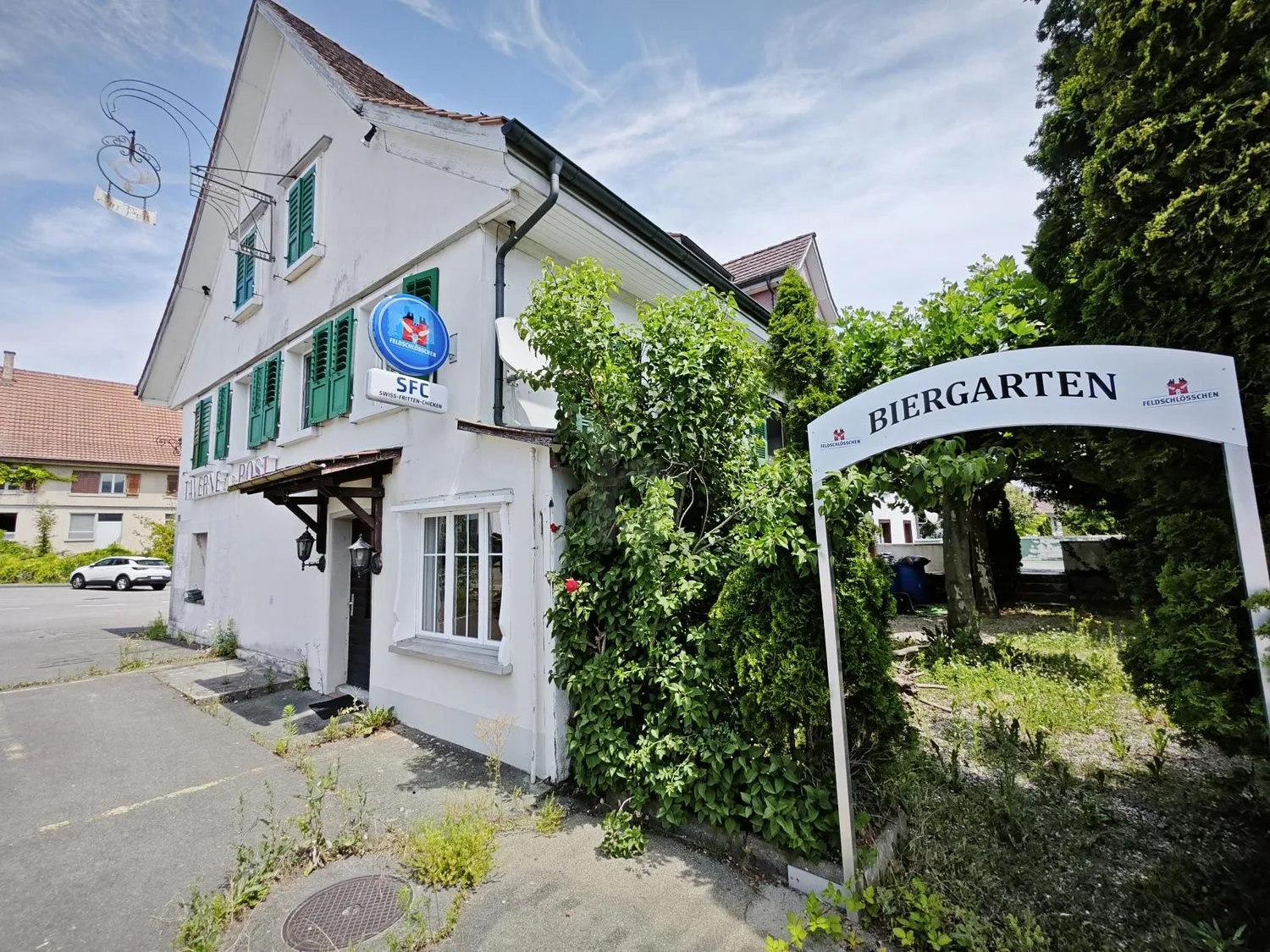 BEAUCOUP DE POTENTIEL AVEC TERRASSE ENSOLEILLÉE !