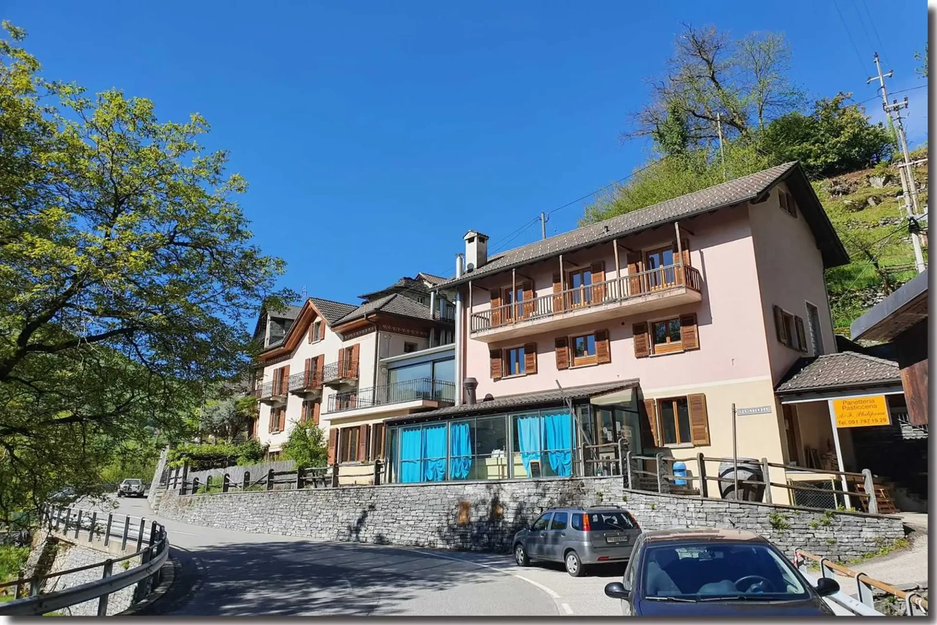 Historisches Gebäude sowie freistehendes Haus