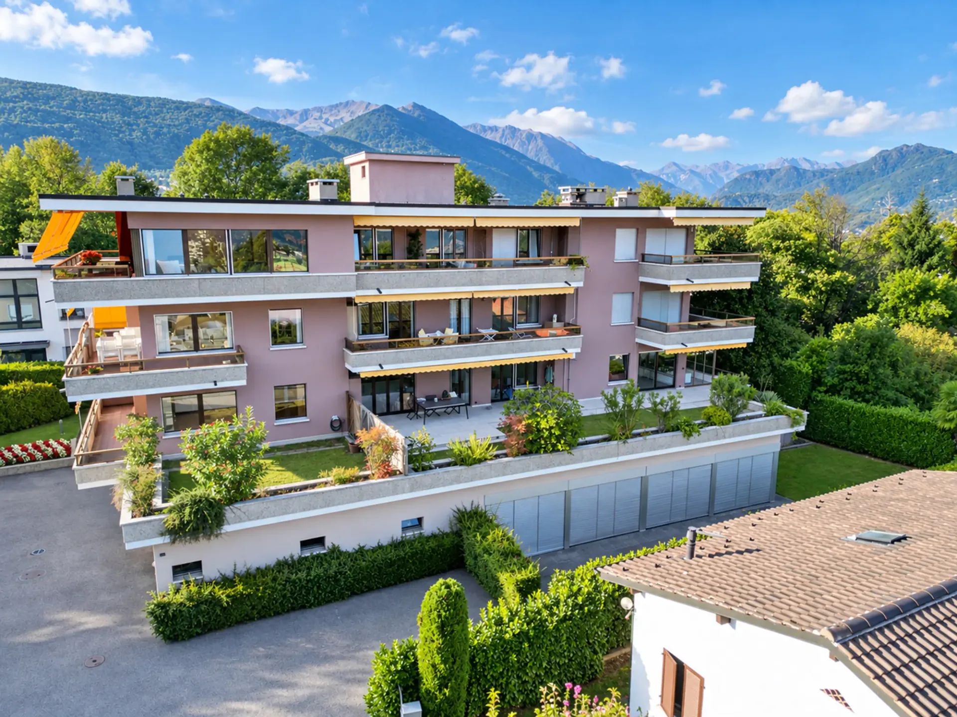 Spazioso appartamento con terrazza e giardino privato