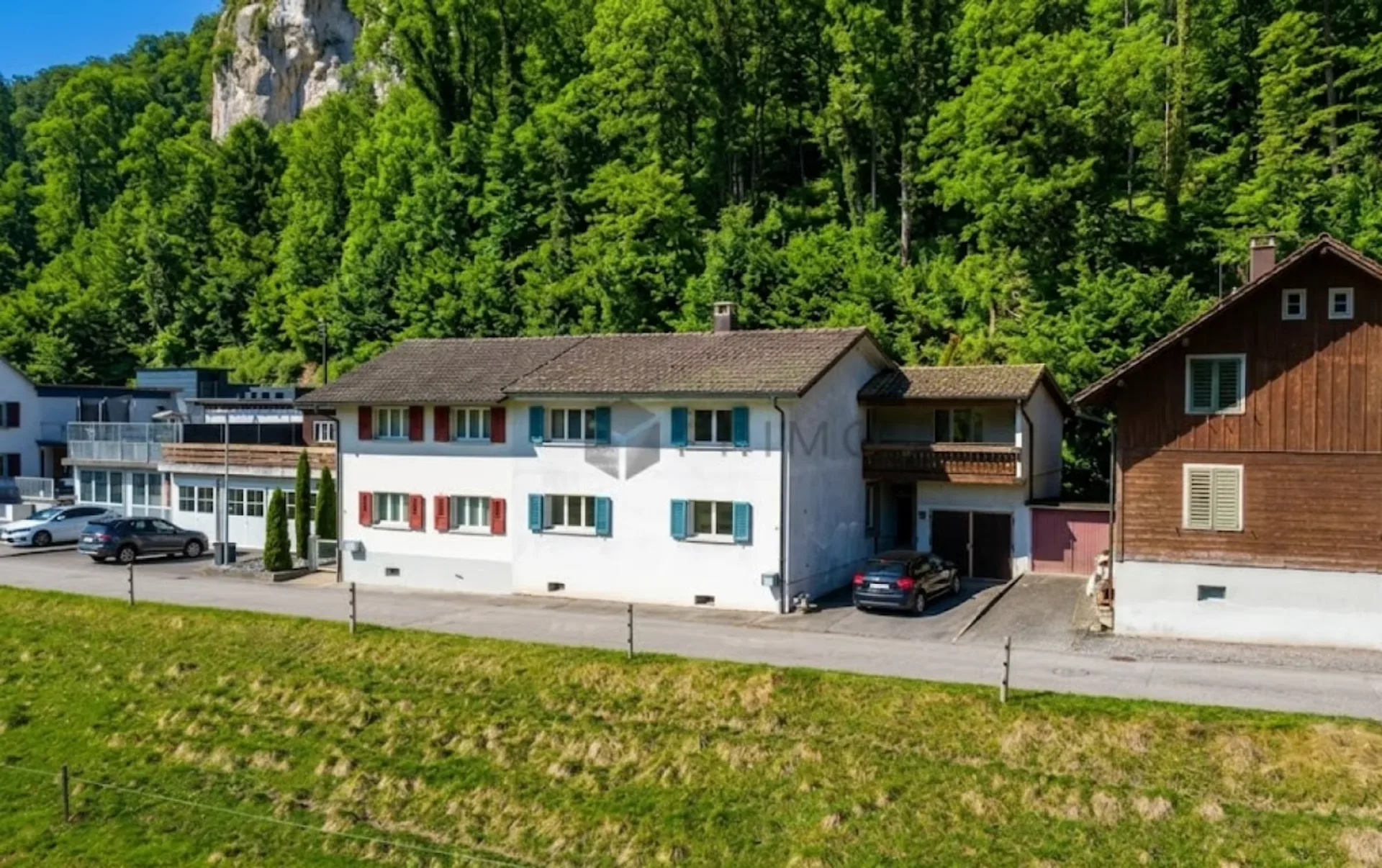 Spacious 5.5-room semi-detached house in a quiet location with plenty of space for your ideas