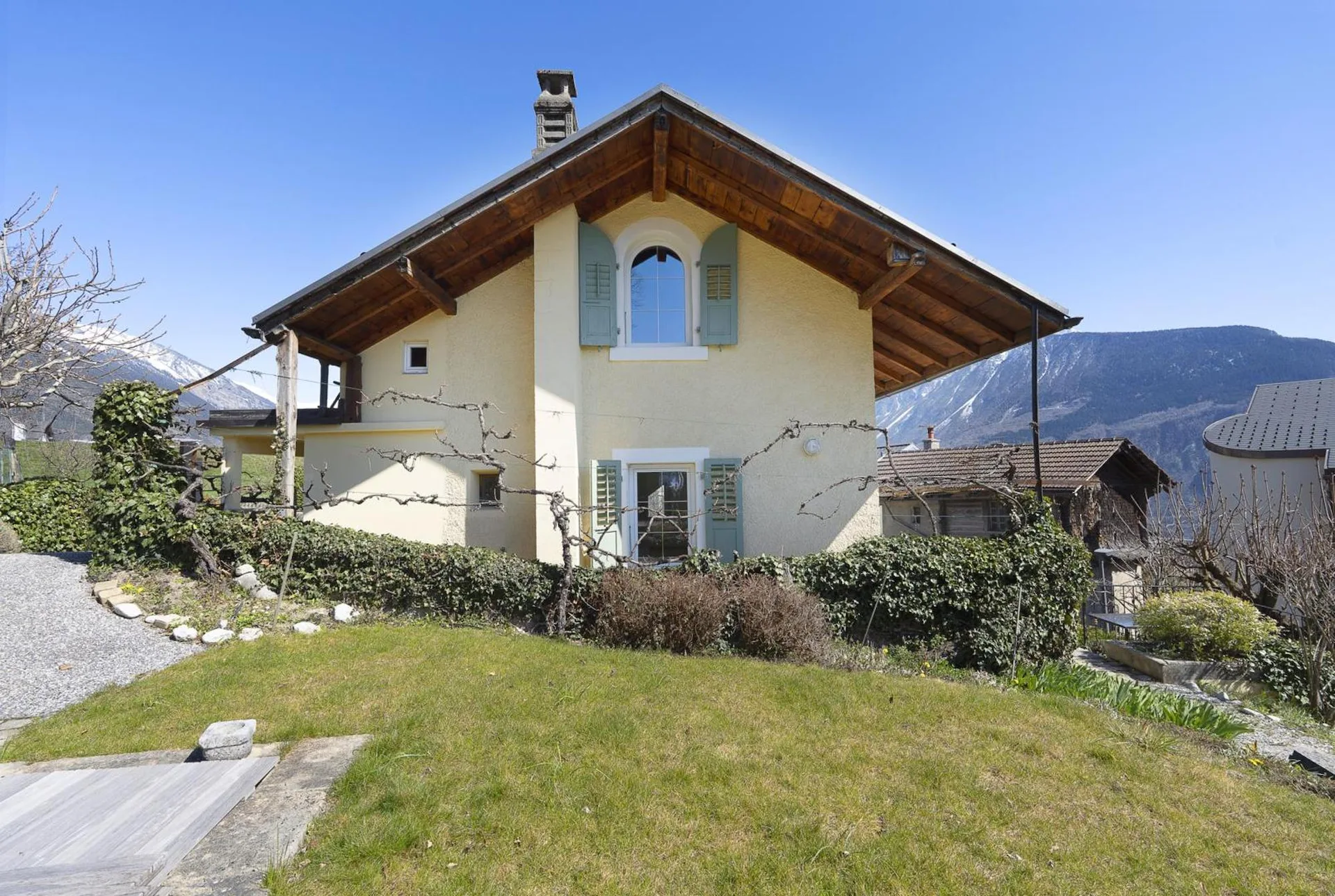 Villa mit 2 Wohnungen in Venthône
