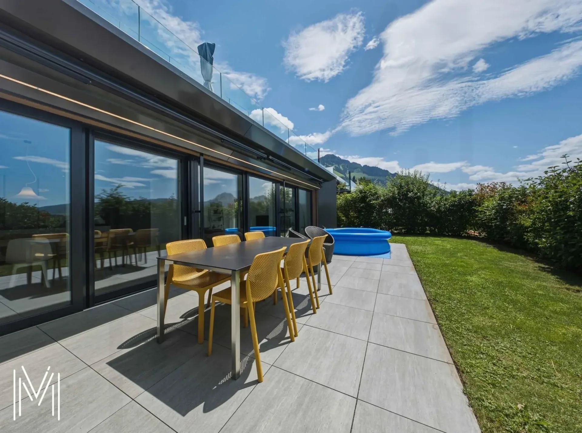 Die Kunst des Lebens in Gruyère: Eine außergewöhnliche 4.5-Zimmer-Wohnung mit Terrasse und privatem Garten