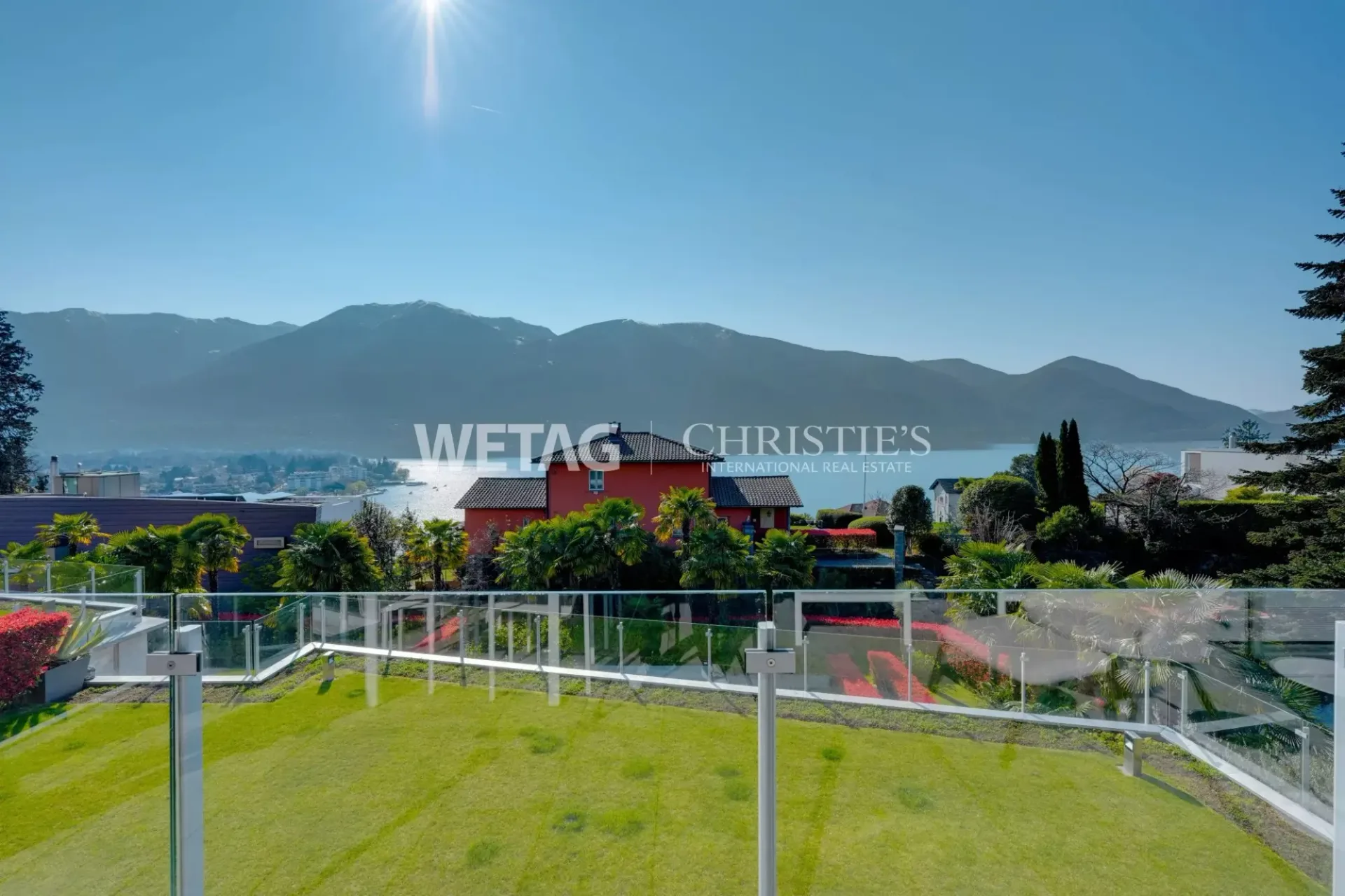 Luxusduplexwohnung mit privatem Garten & atemberaubender Aussicht zum Verkauf in Ascona