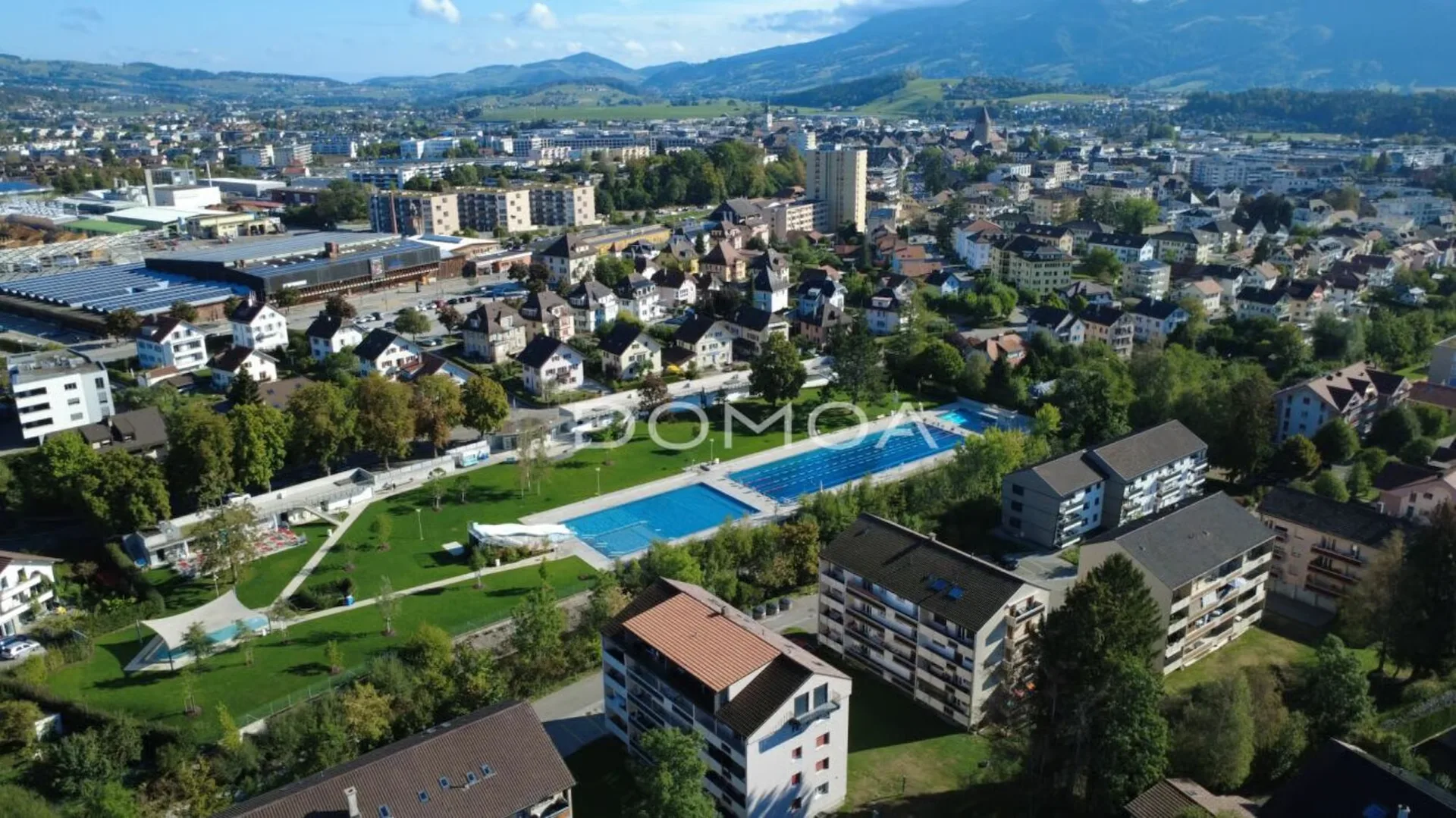Beautiful apartment with balcony and 3.5 rooms on the 1st floor