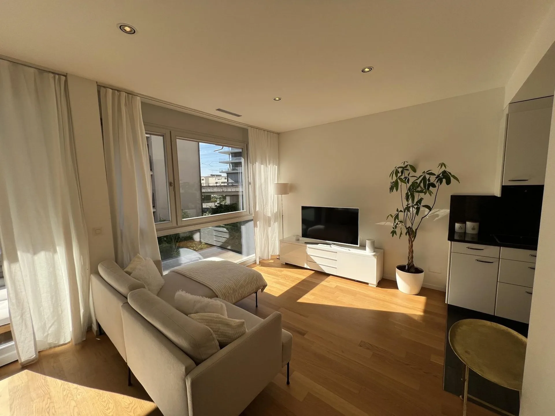Appartement meublé de 2,5 pièces avec balcon et vue sur le lac à Zug