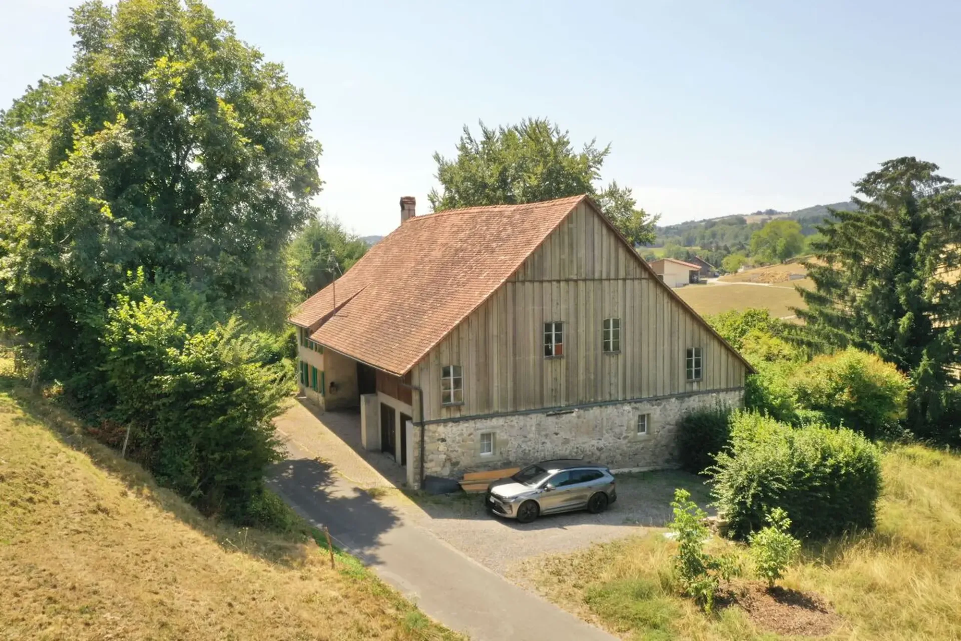 Renovated farm combining authenticity and comfort 4.5 rooms