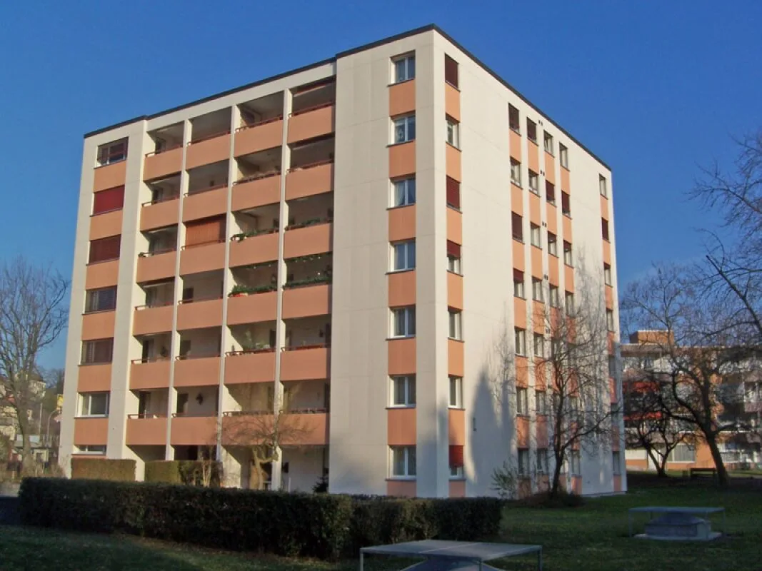 Helle Wohnung mit grossem Balkon und Weitsicht ins Grüne