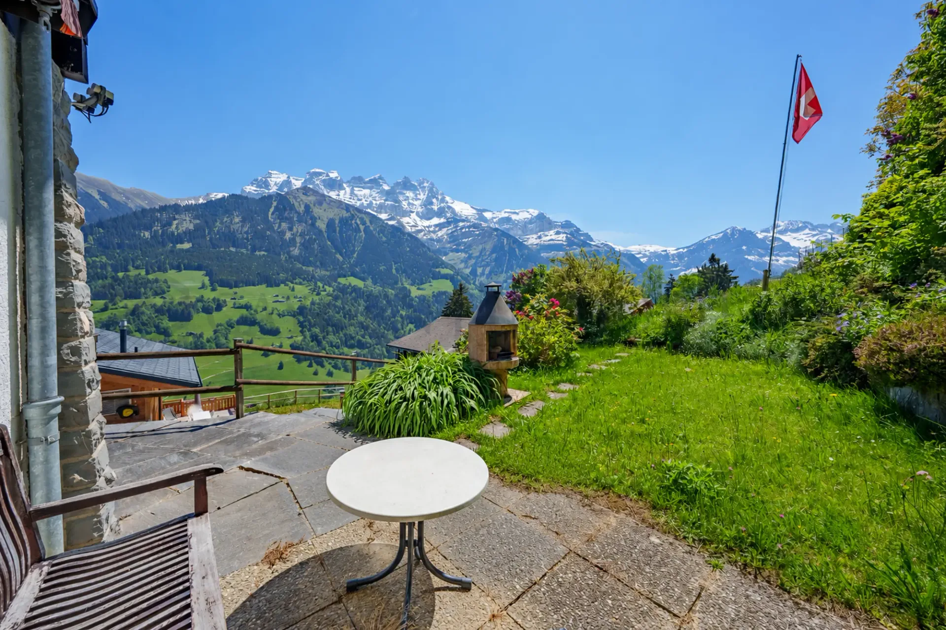 Authentisches Chalet, Panoramablick auf die Berge