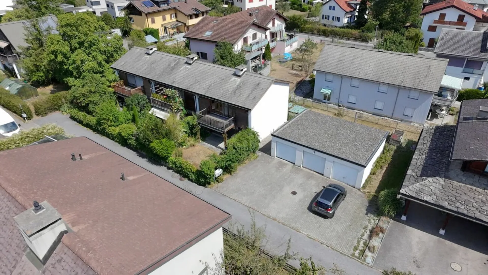Reiheneckeinfamilienhaus mit separater Garagenbox an ruhiger und sonniger Dorflage