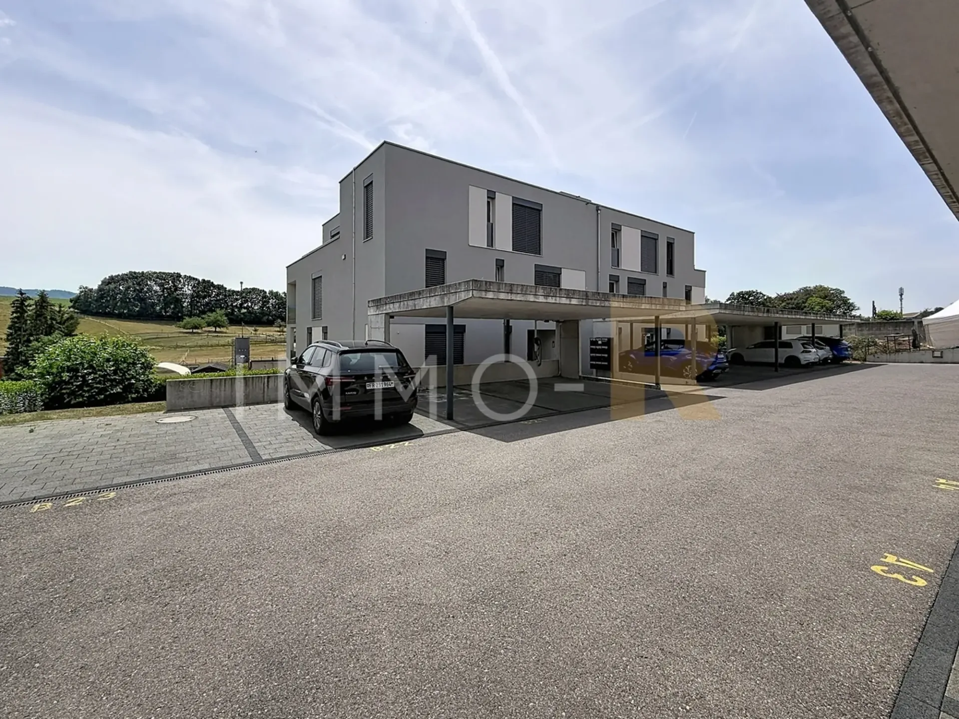 Schönes 3.5-Zimmer-Apartment mit großem Balkon und freier Sicht