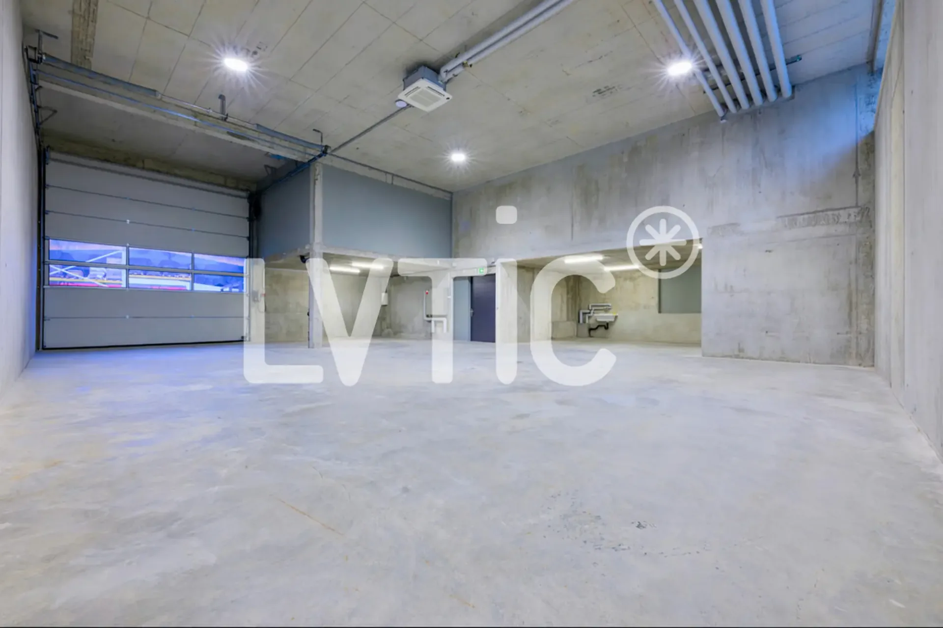 Atelier, Lager, Showroom von 200 m2 zur Miete in Martigny