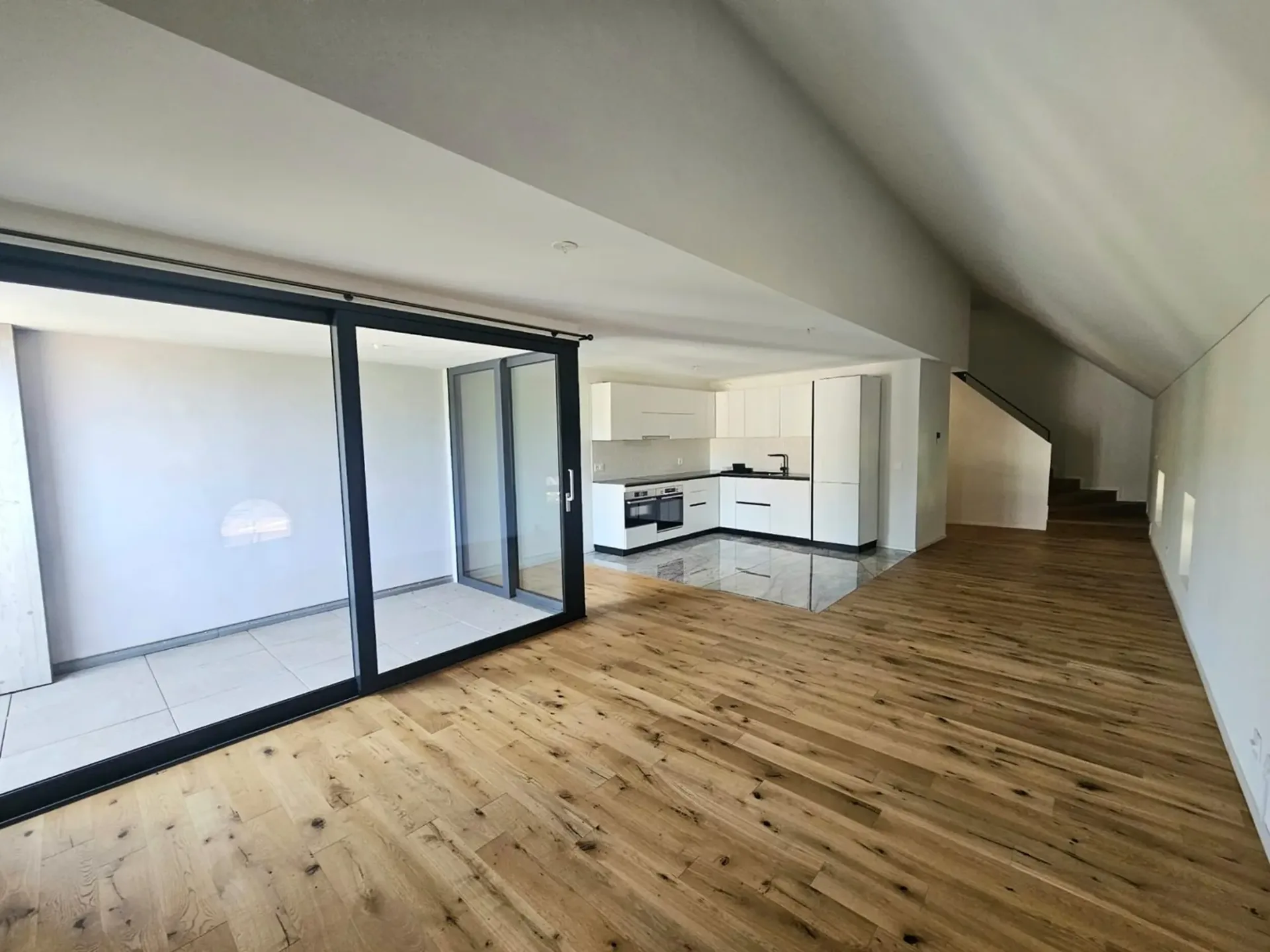 Prächtige 3.5-Zimmer-Wohnung mit Balkon in Bassins
