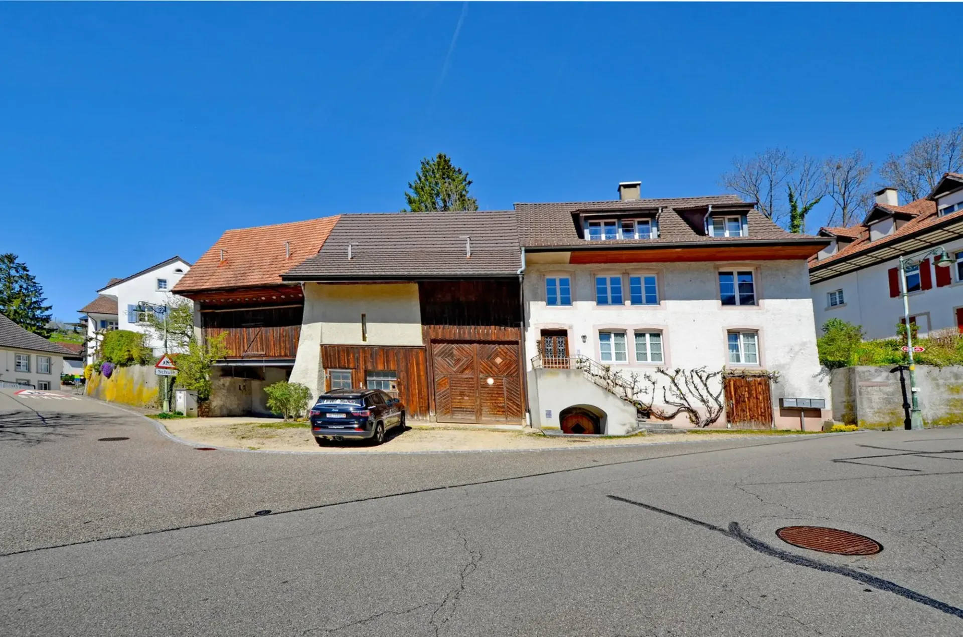 Wohnhaus mit Ökonomieteil und grosszügigen Nutzungsmöglichkeiten