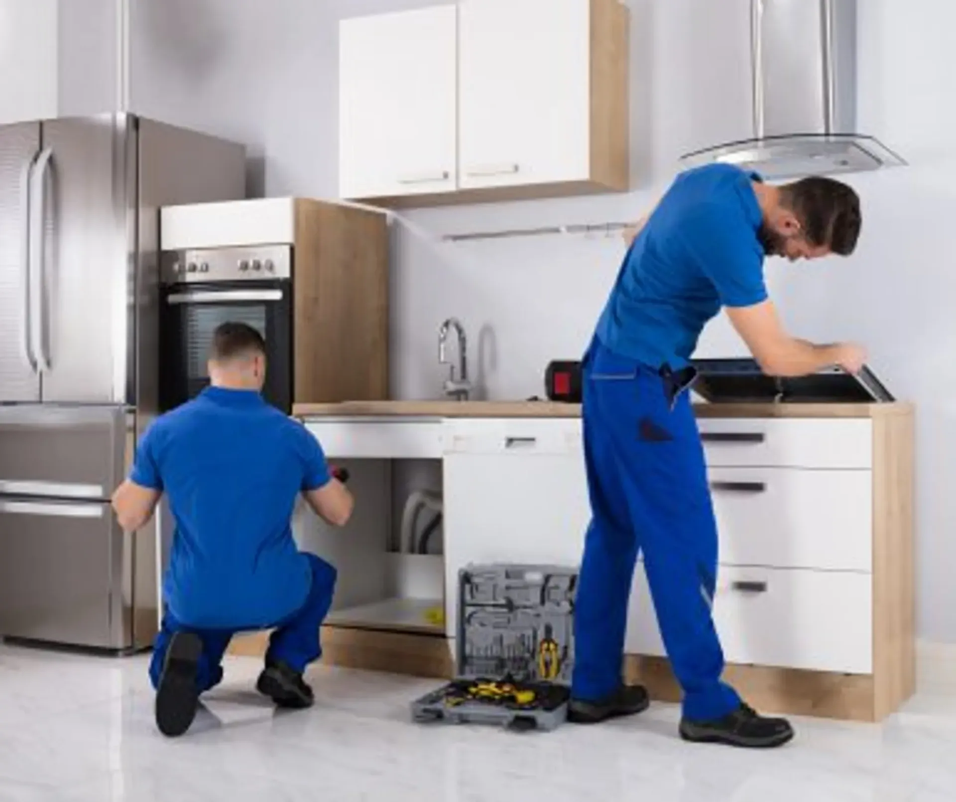 UNTERNEHMEN FÜR SCHREINERARBEITEN UND KÜCHENINSTALLATION