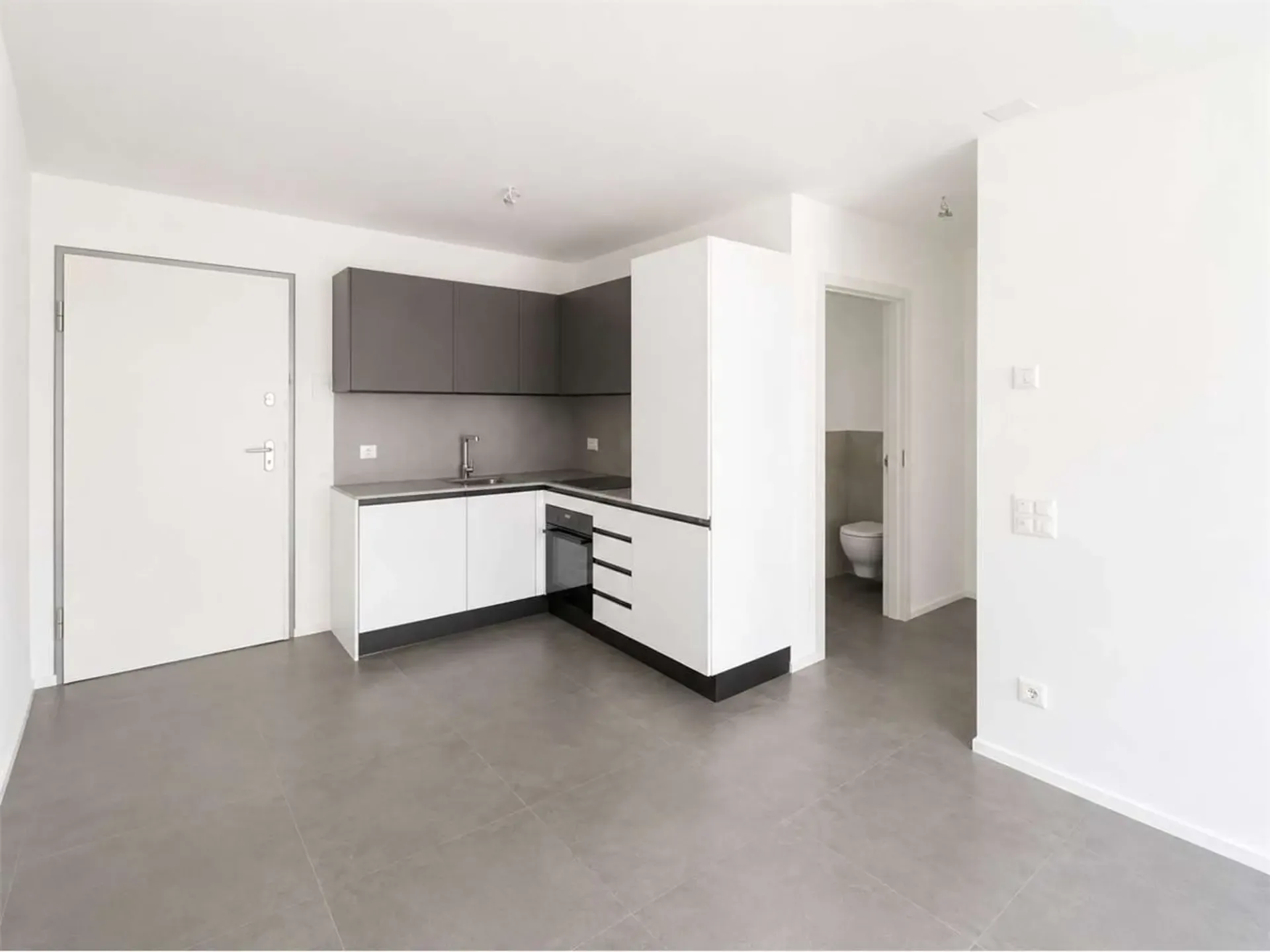 Vacallo: elegante 2.5 loc. moderno con terrazza