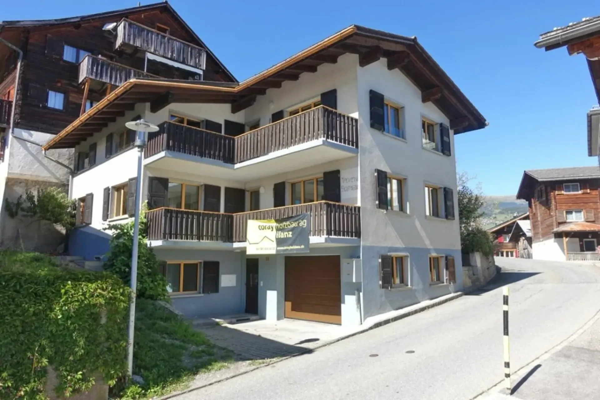 Casa a due famiglie con due appartamenti di 4,5 locali, appartamento n. 1