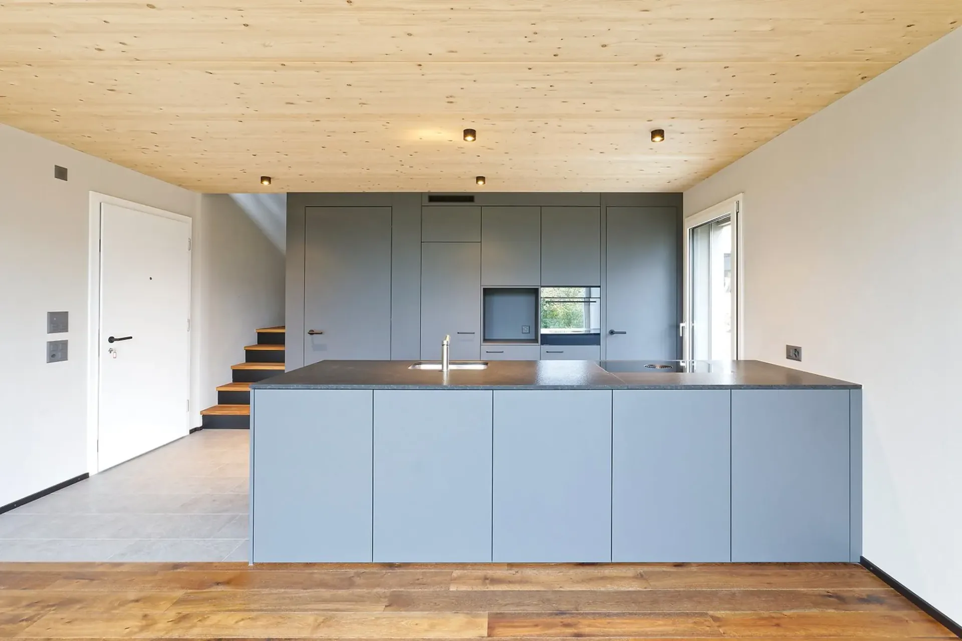 Modernes Tiny-Haus mit schöner Aussicht