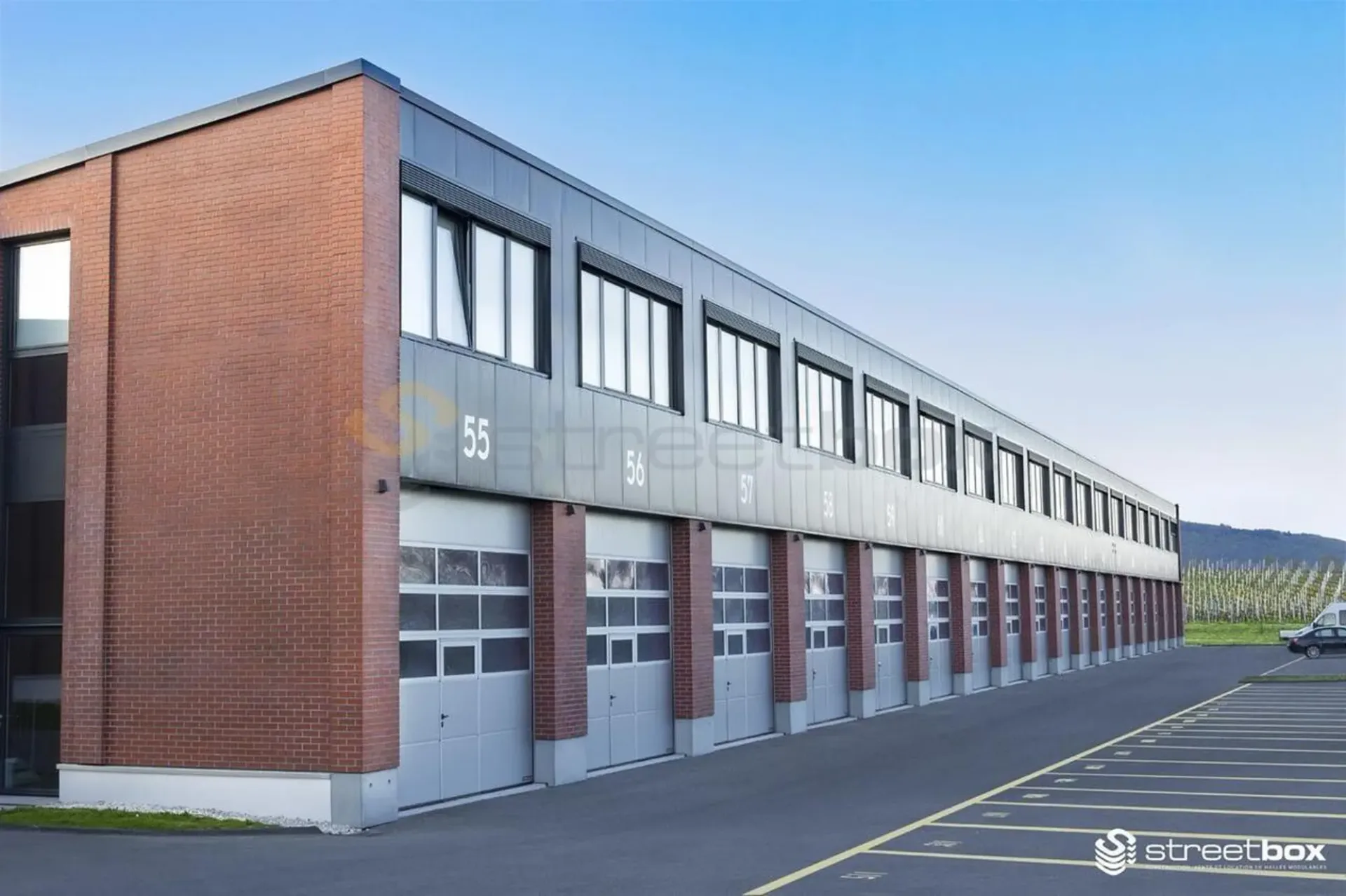 Straßenbox im Erdgeschoss von 74m2