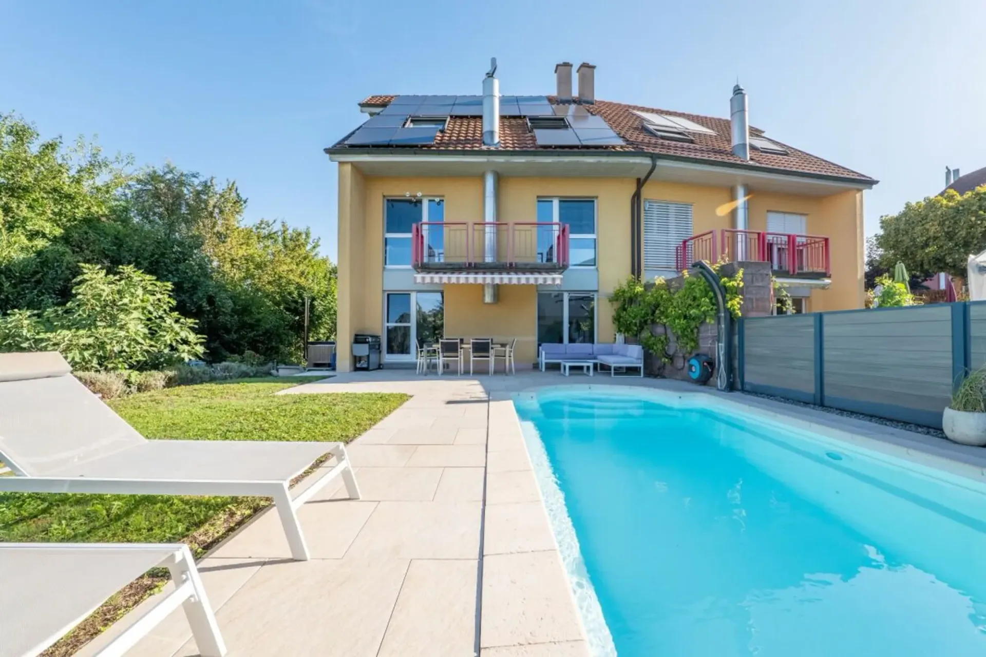 Architekten-Villa mit 7,5 Zimmern, beheiztem Pool und Whirlpool in Corcelles-près-Payerne