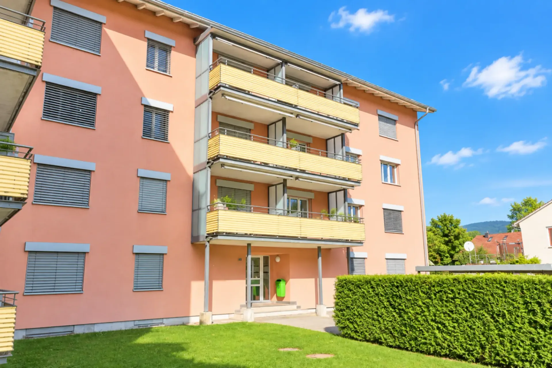 Neu Sanierte 3 Zimmerwohnung zentrale Lage !