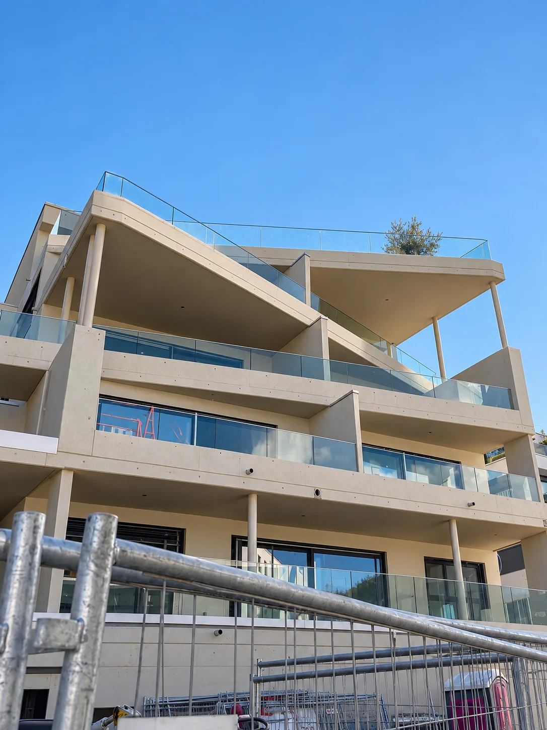 Exklusive 4.5-Zimmer-Terrassenwohnung mit Weitsicht und ultraluxuriösem Ausbau