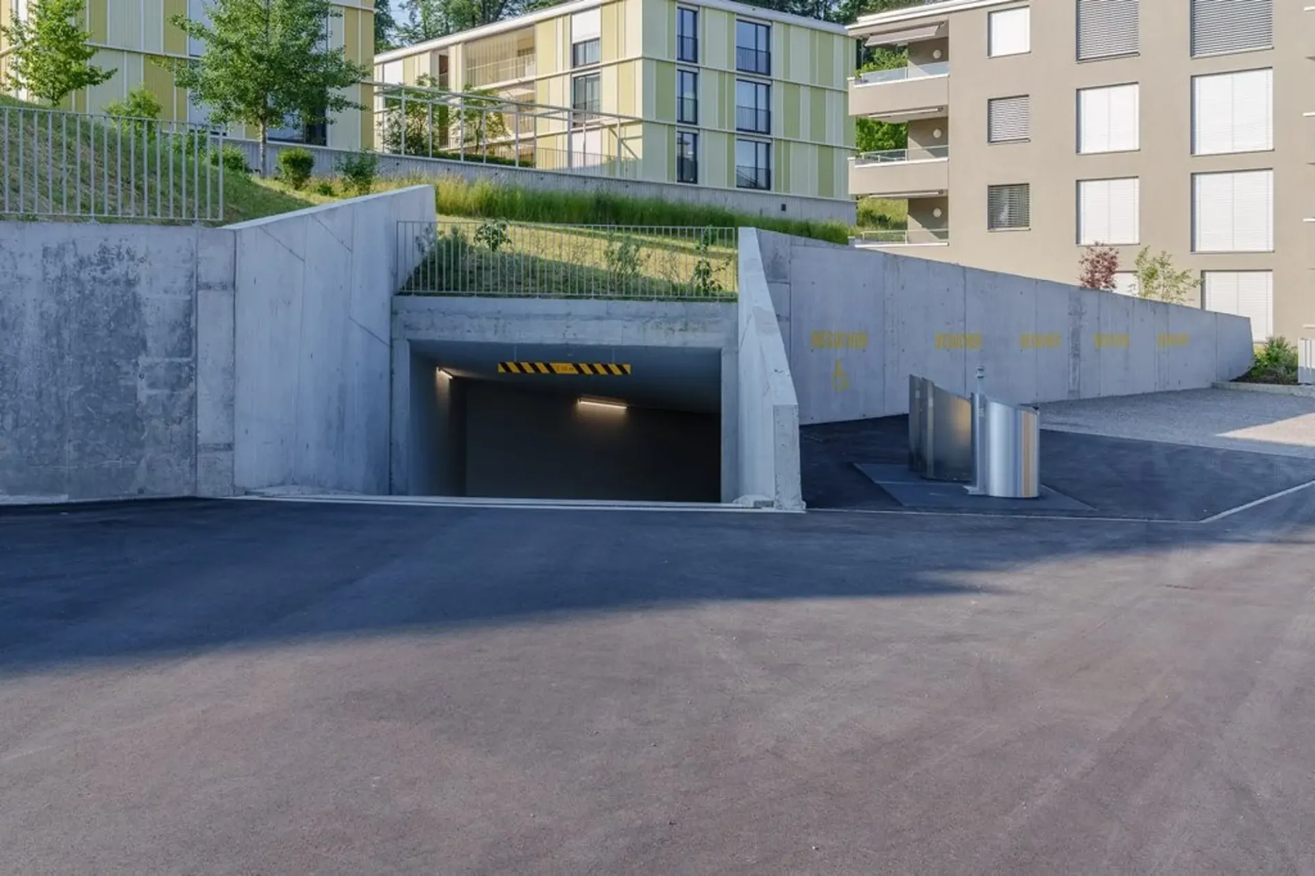 Place de parking avec station de recharge E optionnelle