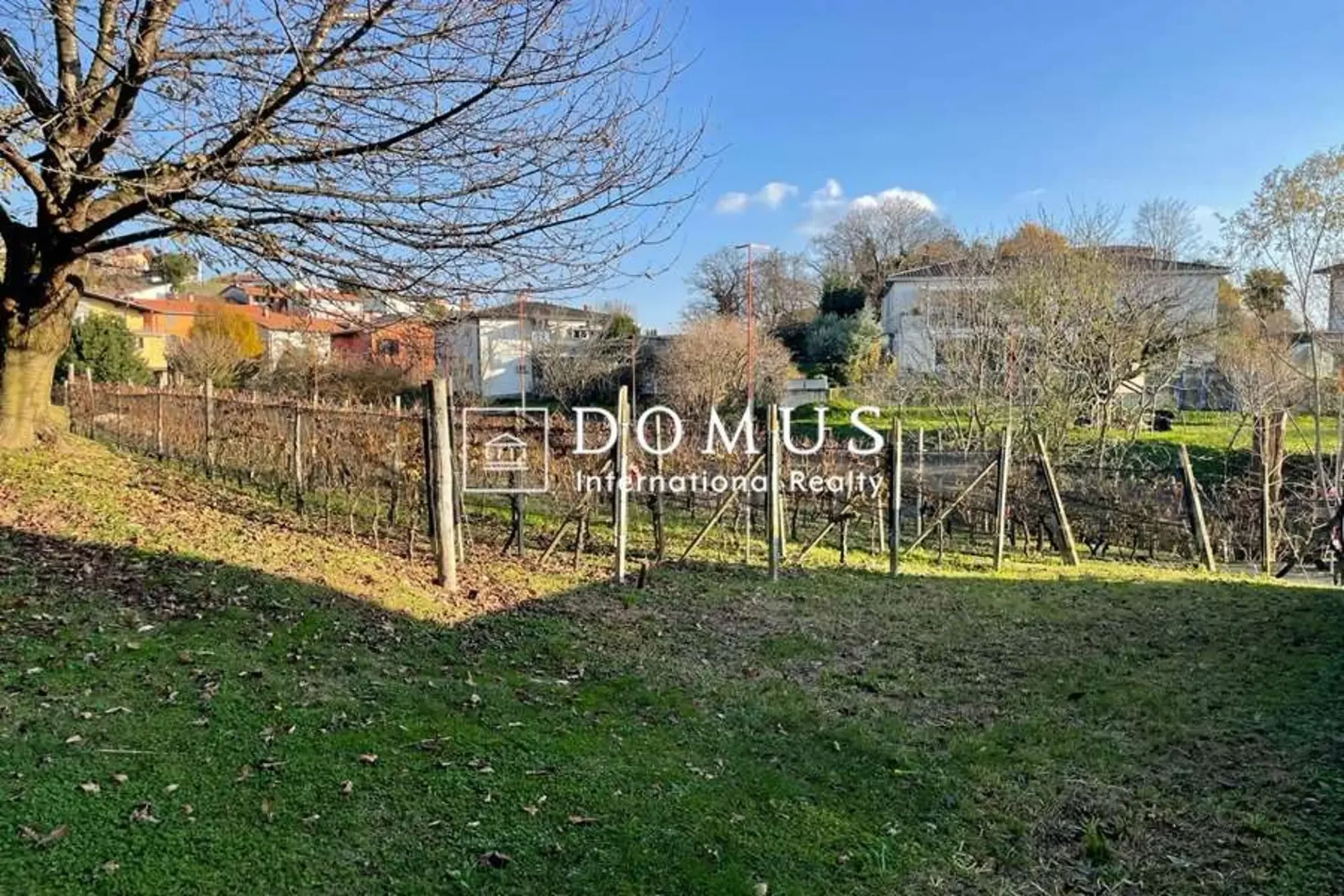 Baugrundstück von 1352 m² mit genehmigtem Projekt