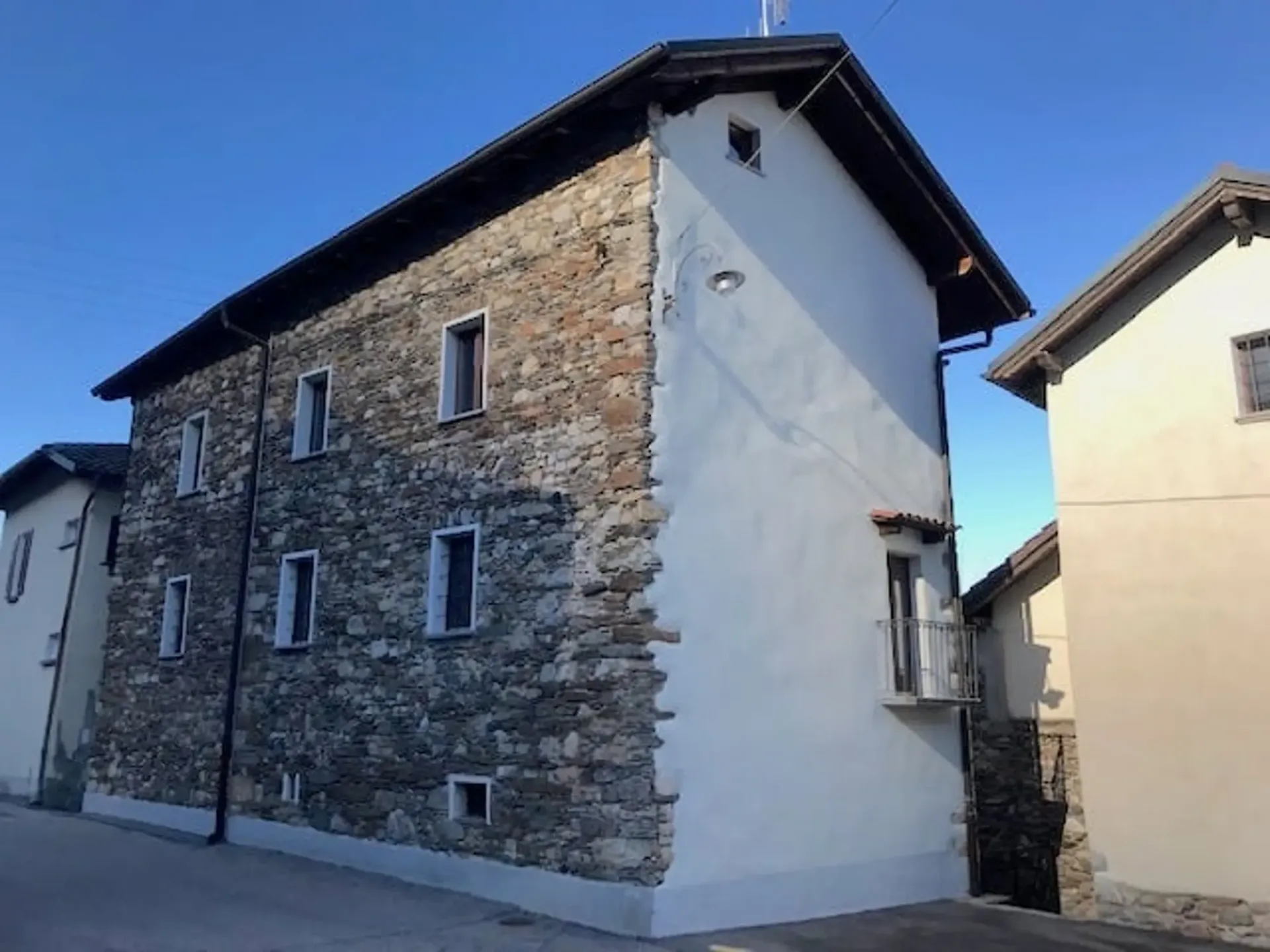VAIRANO (GAMBAROGNO) - ALTES TESSINER HAUS MIT BEEINDRUCKENDER AUSSICHT AUF DEN LAGO MAGGIORE