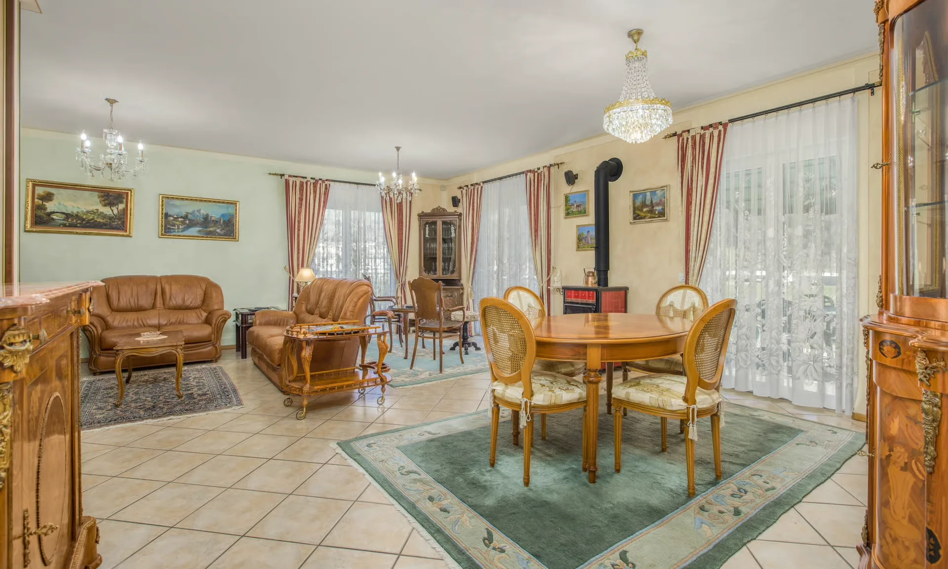 Elegantes Villa mit 5,5 Zimmern und privatem Garten in Barbengo
