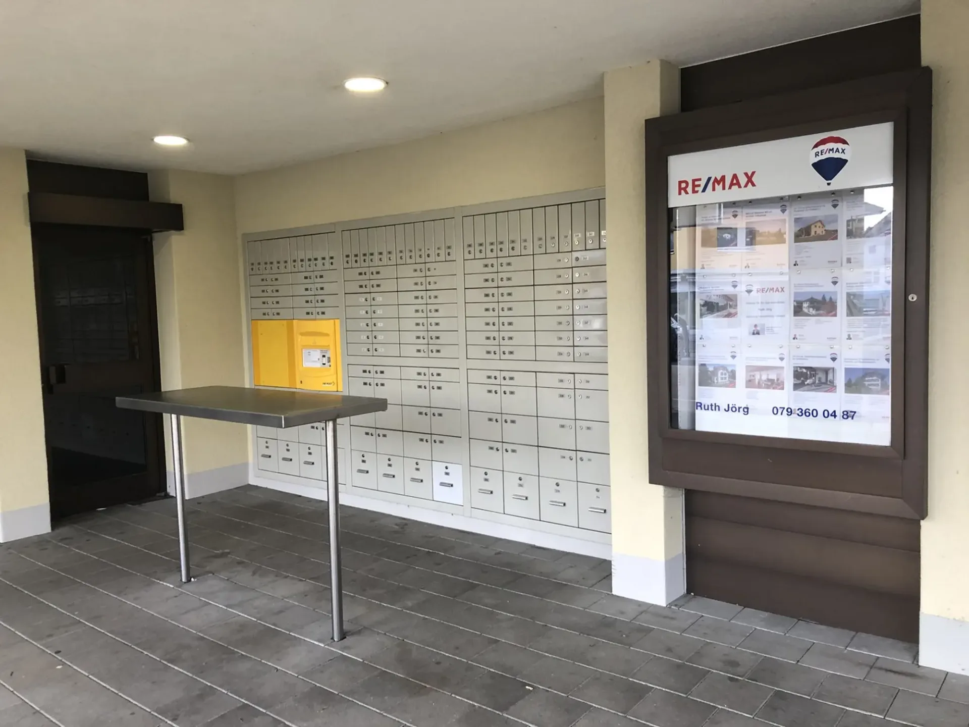 Schaufenster beim Postgebäude in Roggwil