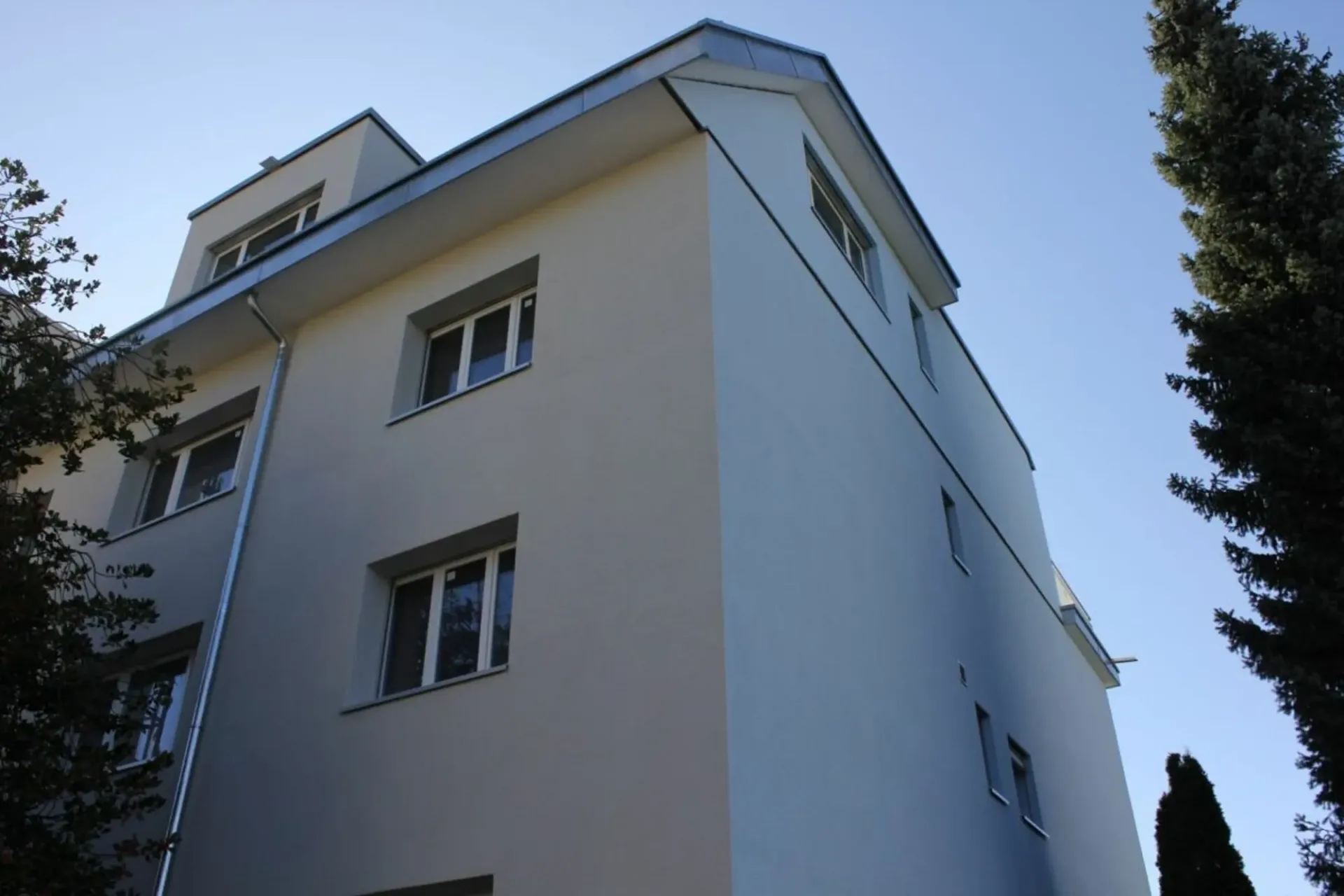 Komplett sanierte Liegenschaft/Wohnungen an zentraler Lage...