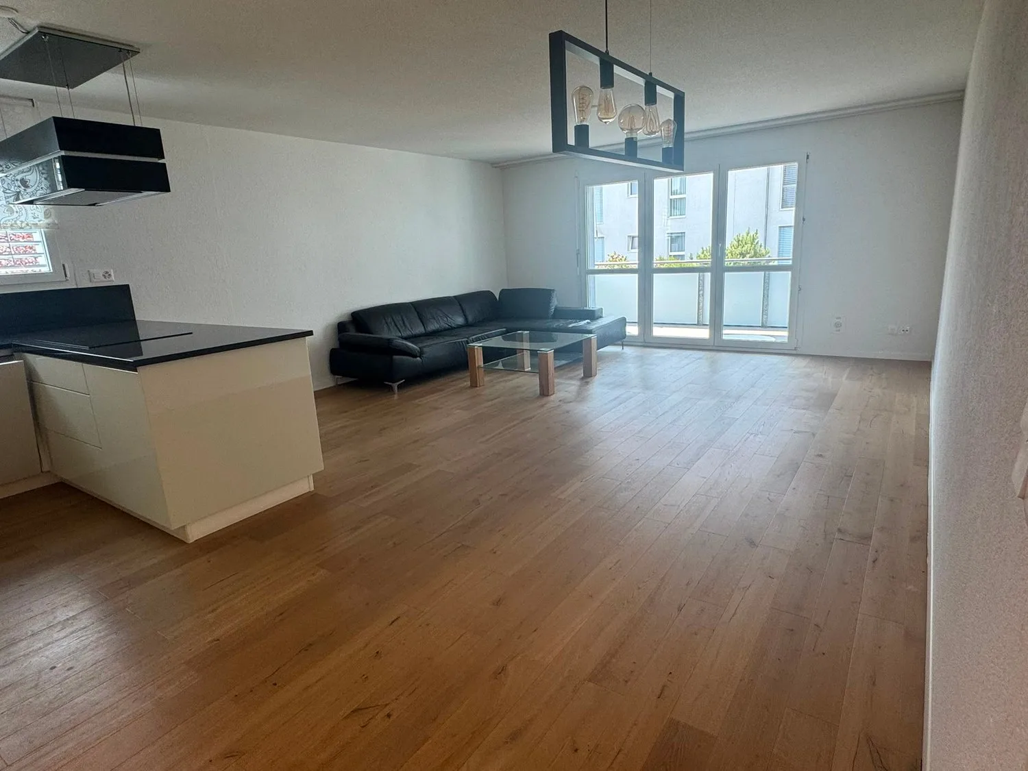 Modern 4.5-room apartment with hobby room and large balcony
