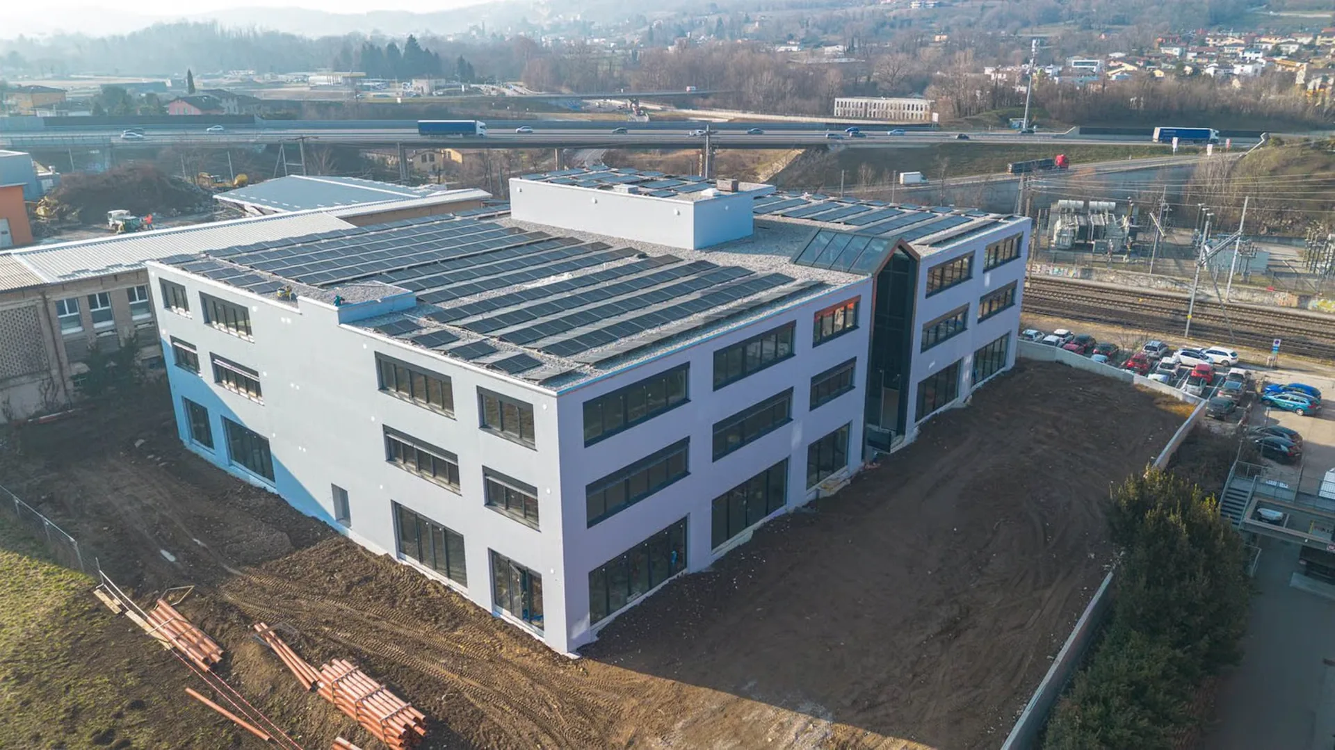 Handwerkliche Gewerbeflächen in neuem Bau zu vermieten in Mendrisio