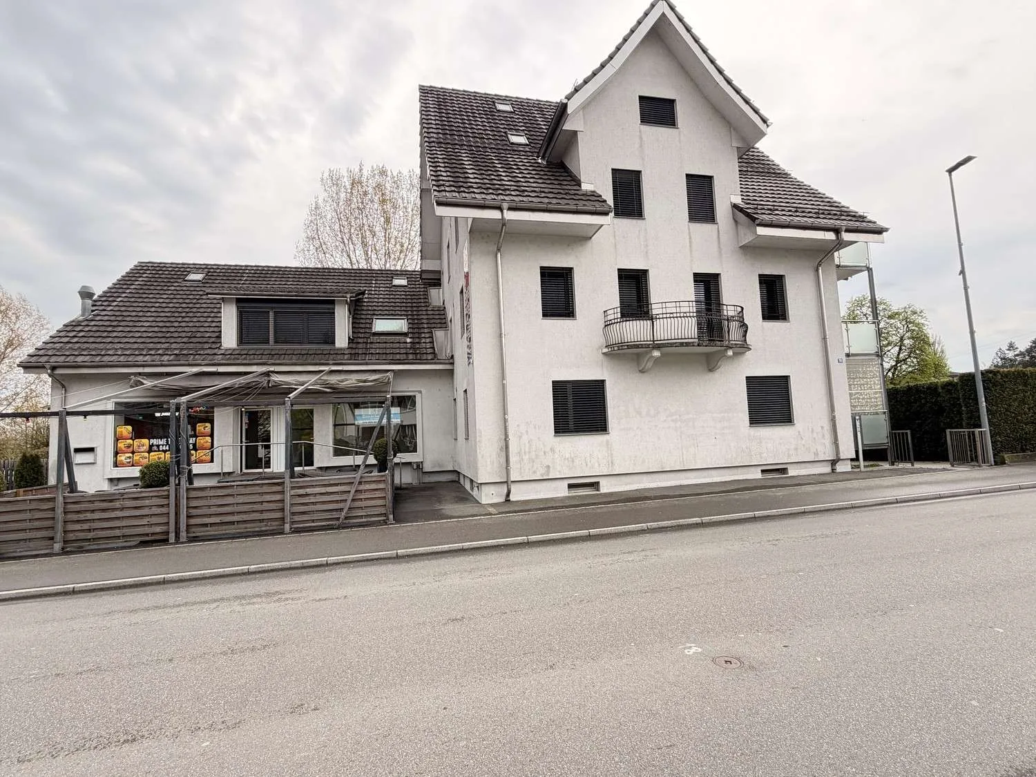 Attraktive Gewerbefläche mit Lager - nur 2 Gehminuten vom Bahnhof Oberglatt