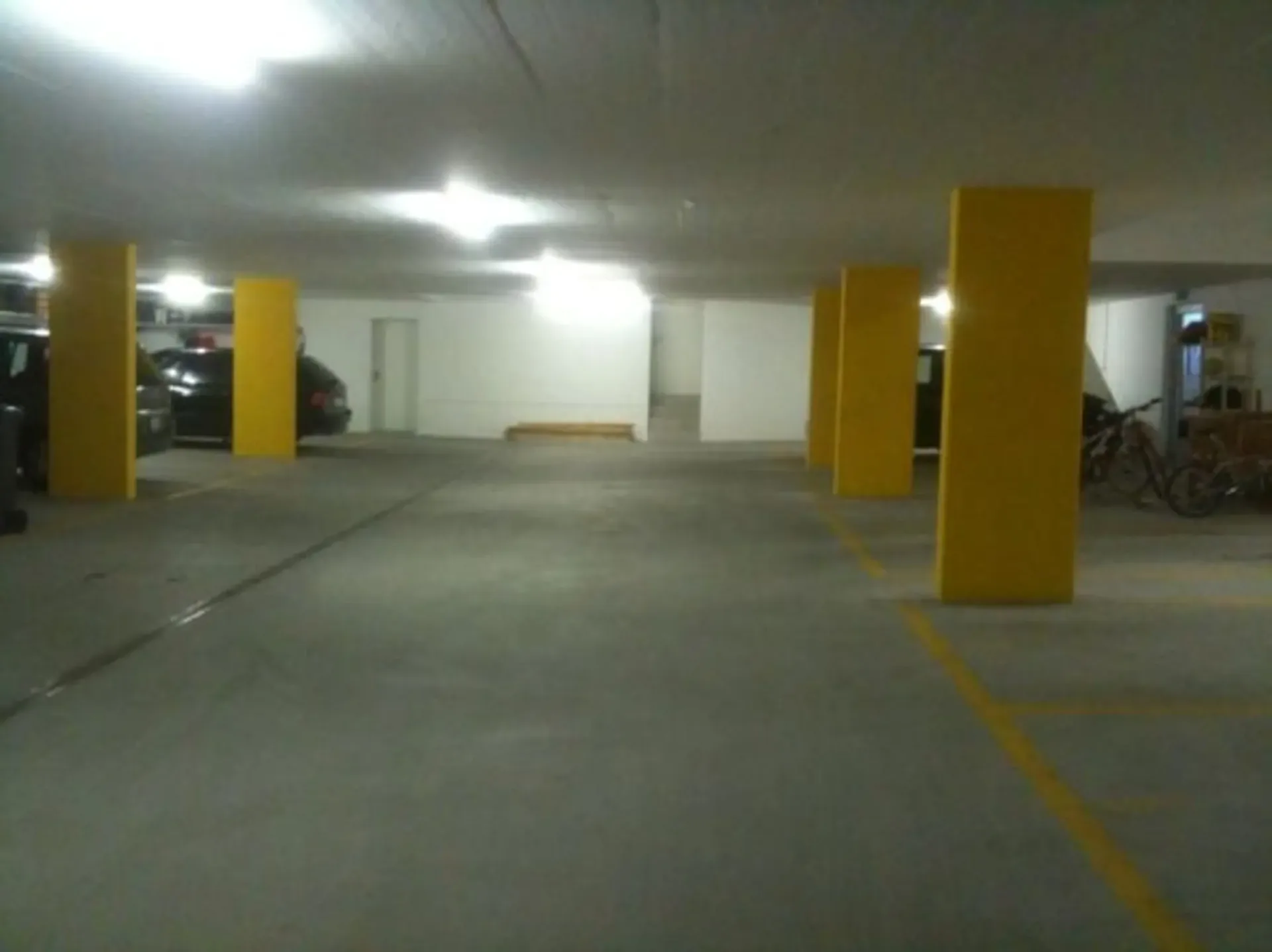 Tiefgaragenparkplatz zu vermieten