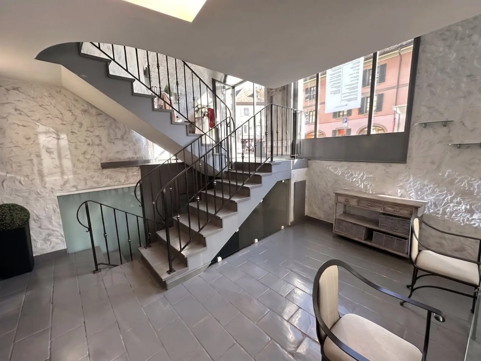 Carouge Zentrum - Kommerzielle Arkade von 111 m² auf drei Ebenen