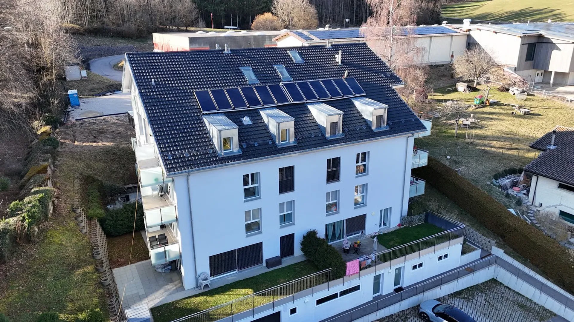 Appartement neu mit großer Terrasse am Waldrand.