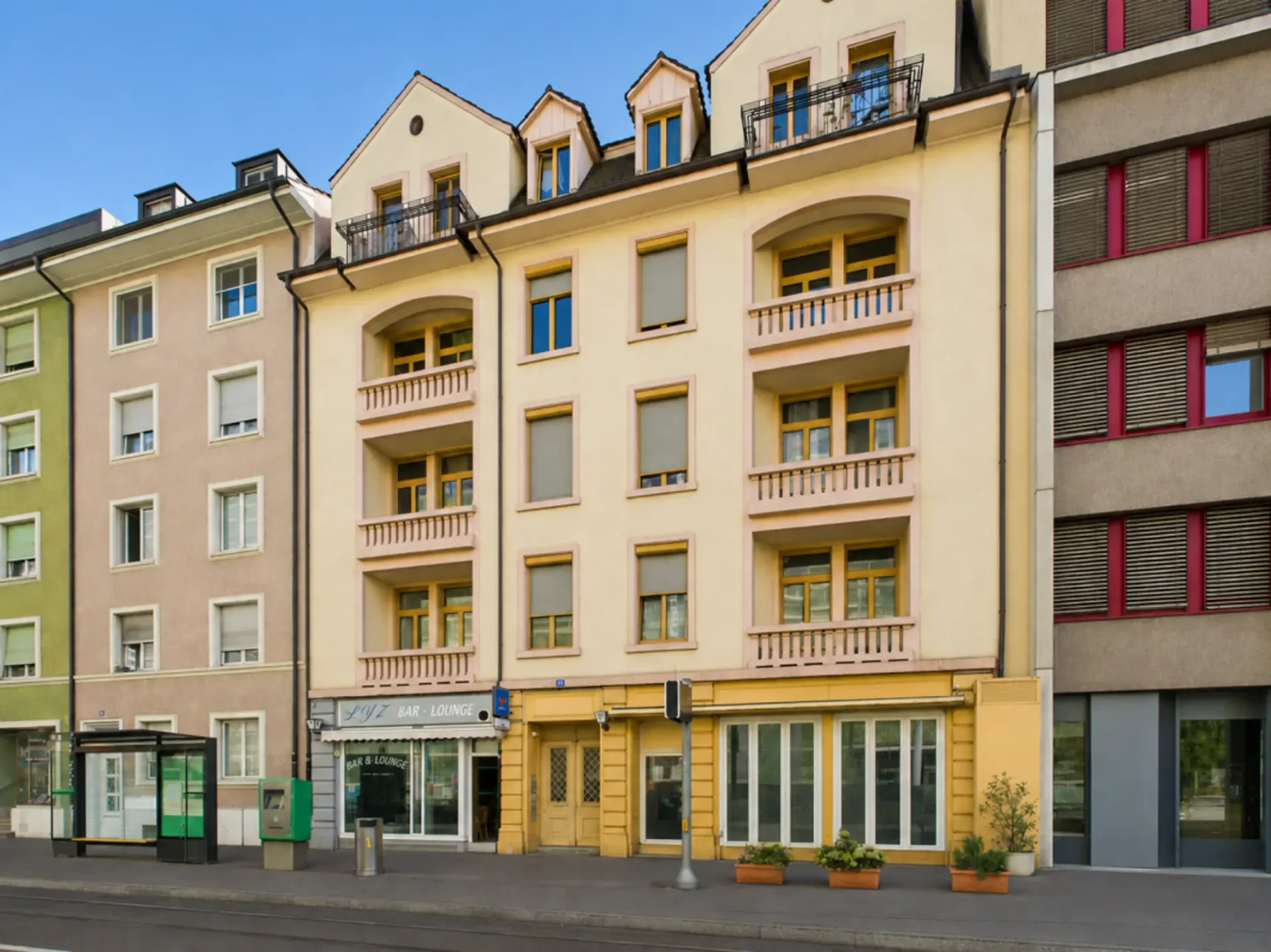 Seltene Gelegenheit! Mehrfamilienhaus mit 9 Wohnungen und Restaurant & Bar