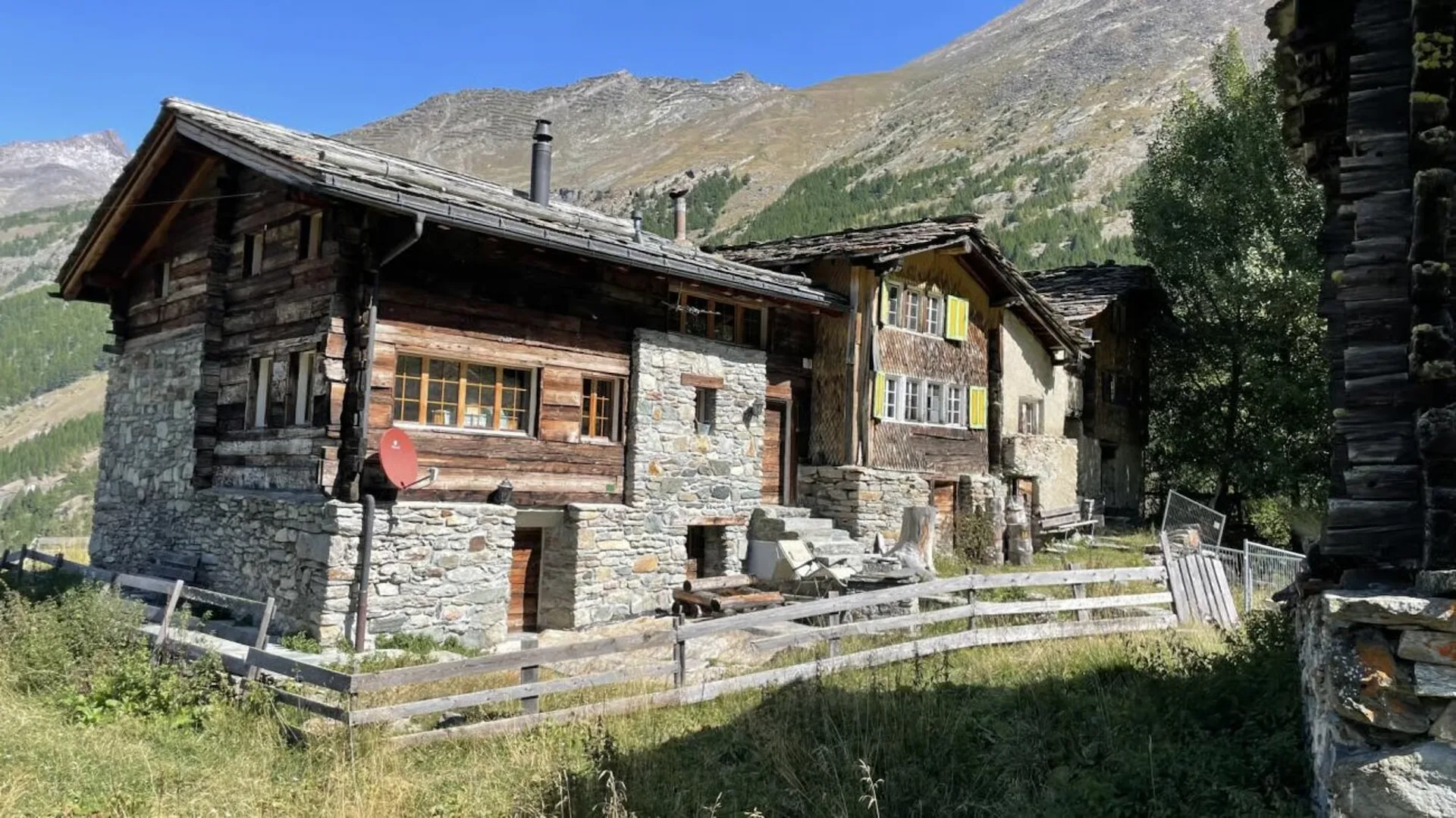 Rustikales Walliserhaus im Weiler Bodmen in Saas-Fee. Kopie