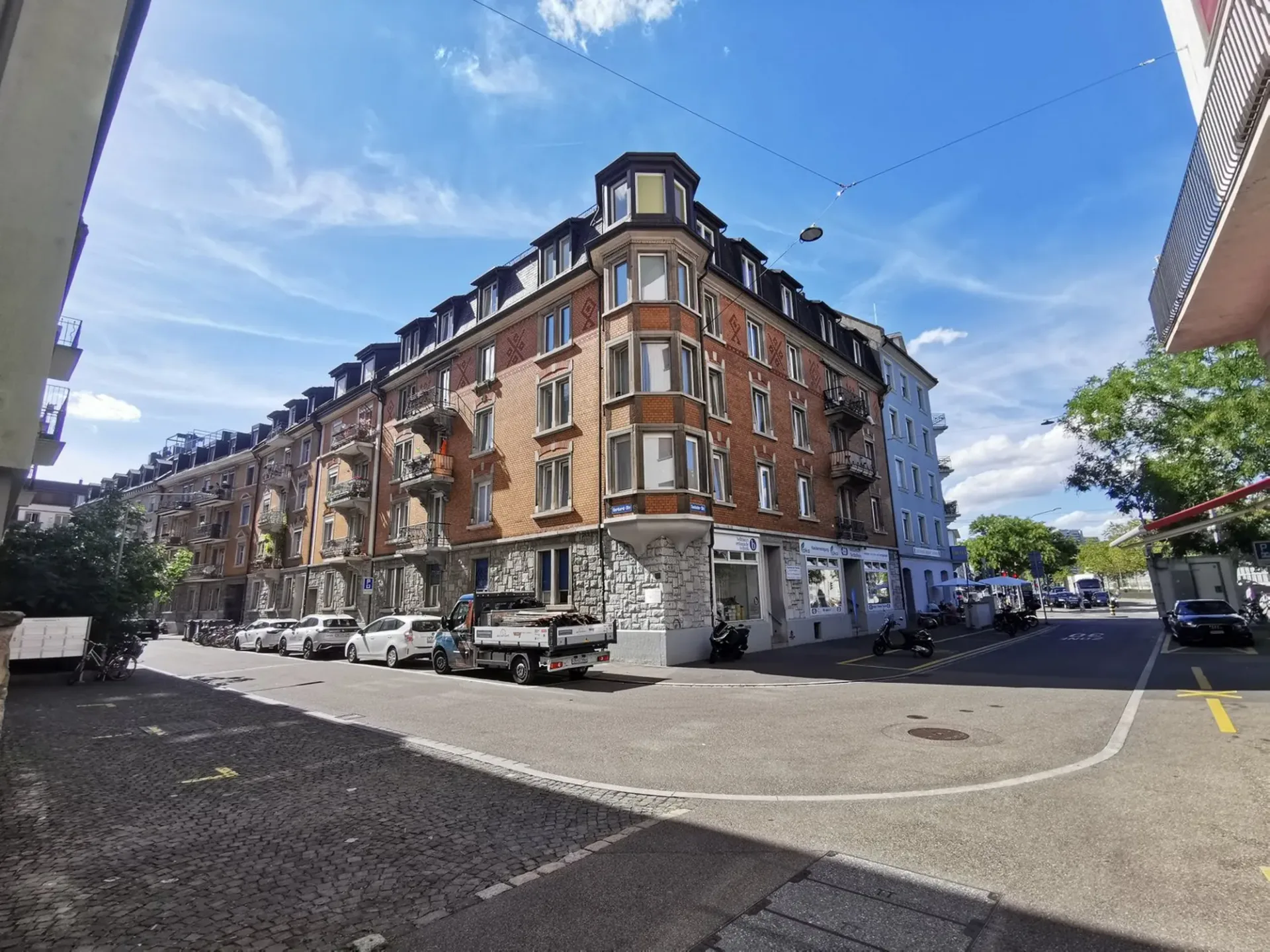Frisch renovierte 3-Zimmer-Wohnung mit Balkon an der Seebahnstrasse, Zürich