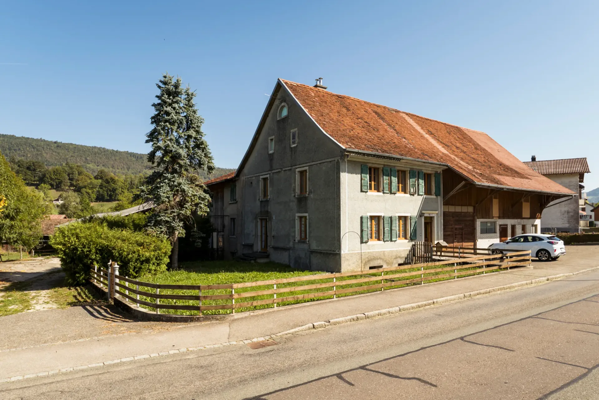 Corps de ferme avec habitation, écurie, stabulation