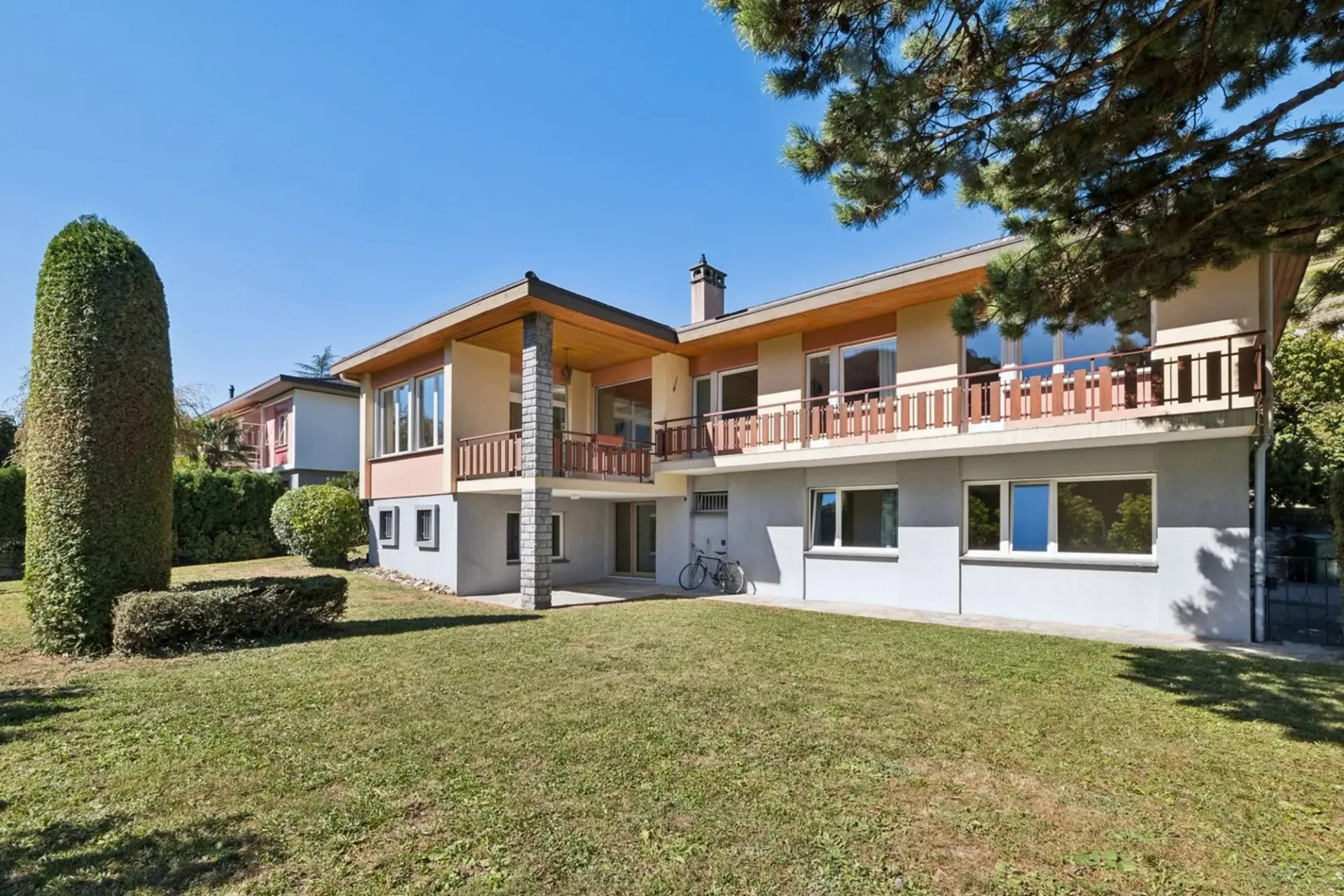 Magnificent property with a view of Tourbillon Castle