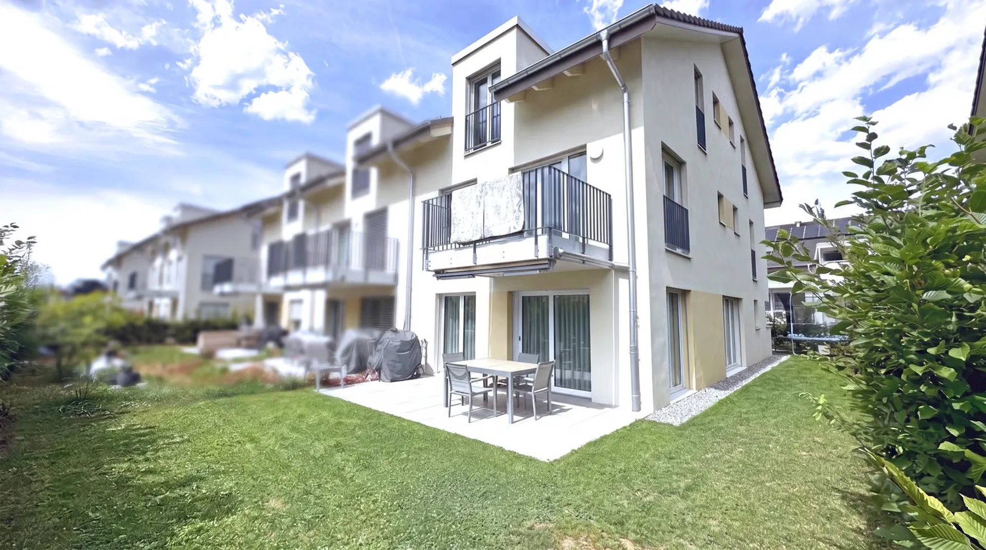 Modernes 6.5-Zimmer-Reihenendhaus mit 146 m2 Garten in Waltenschwil